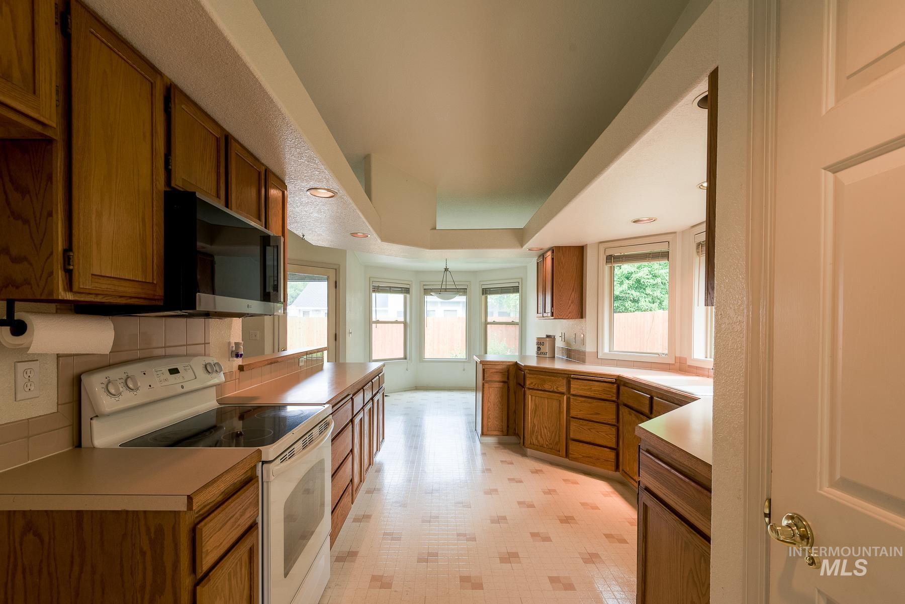 10080 W Whirlaway Dr Property Photo 6