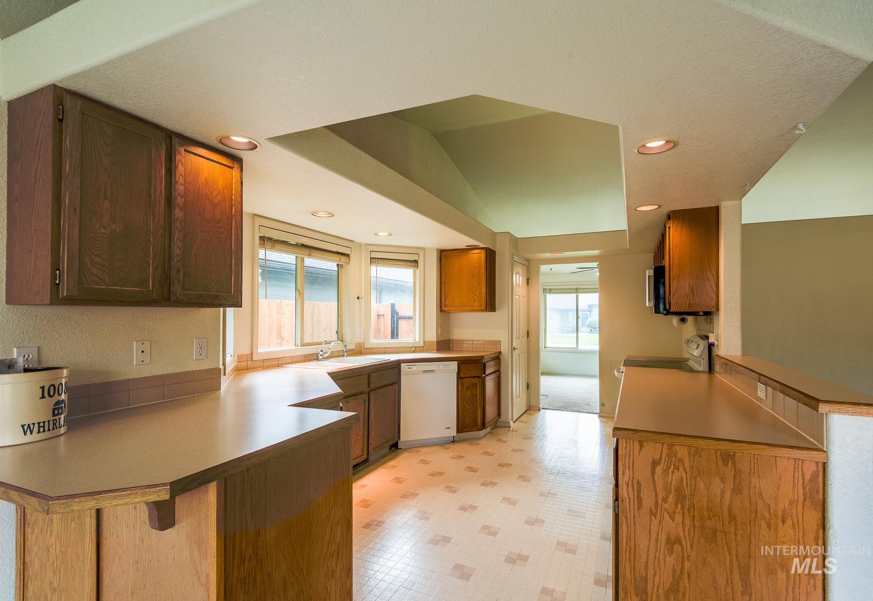 10080 W Whirlaway Dr Property Photo 8