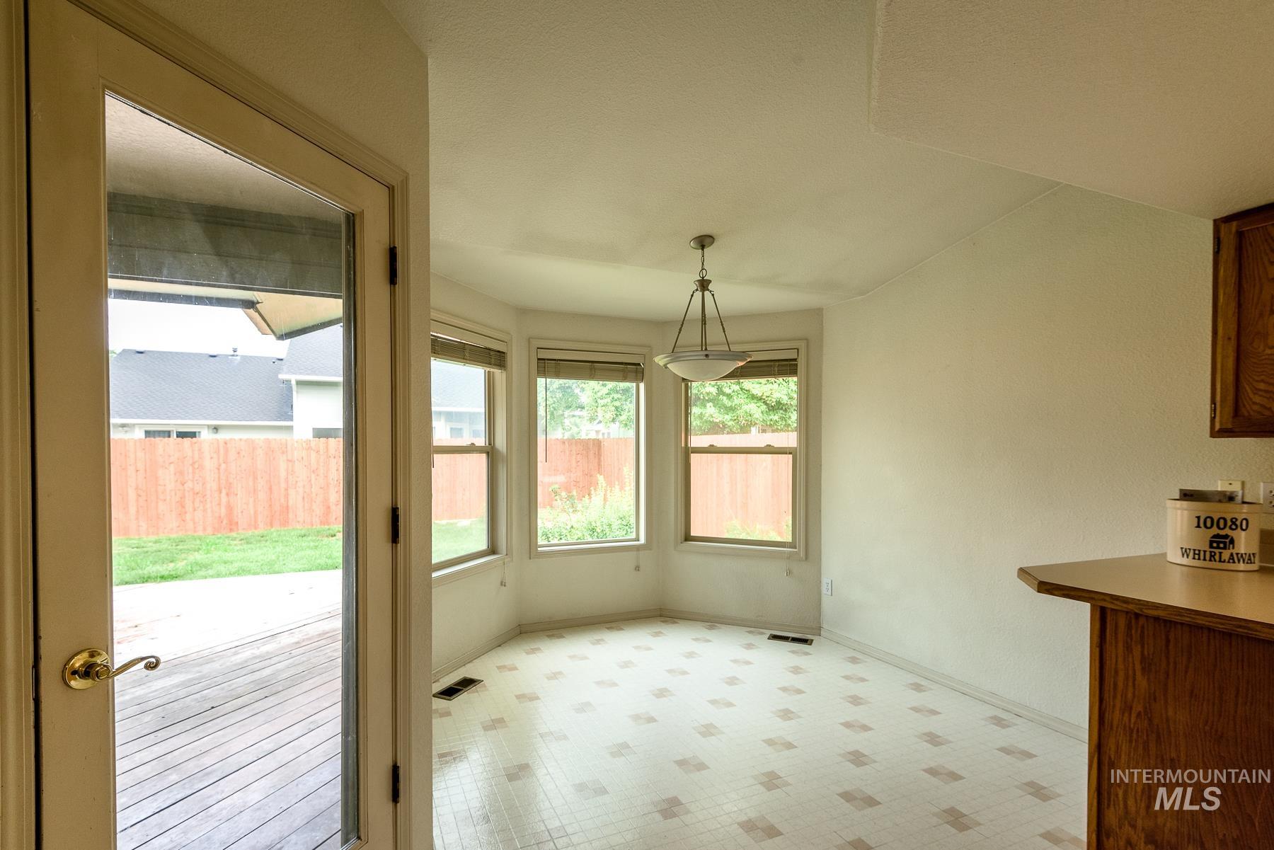 10080 W Whirlaway Dr Property Photo 9