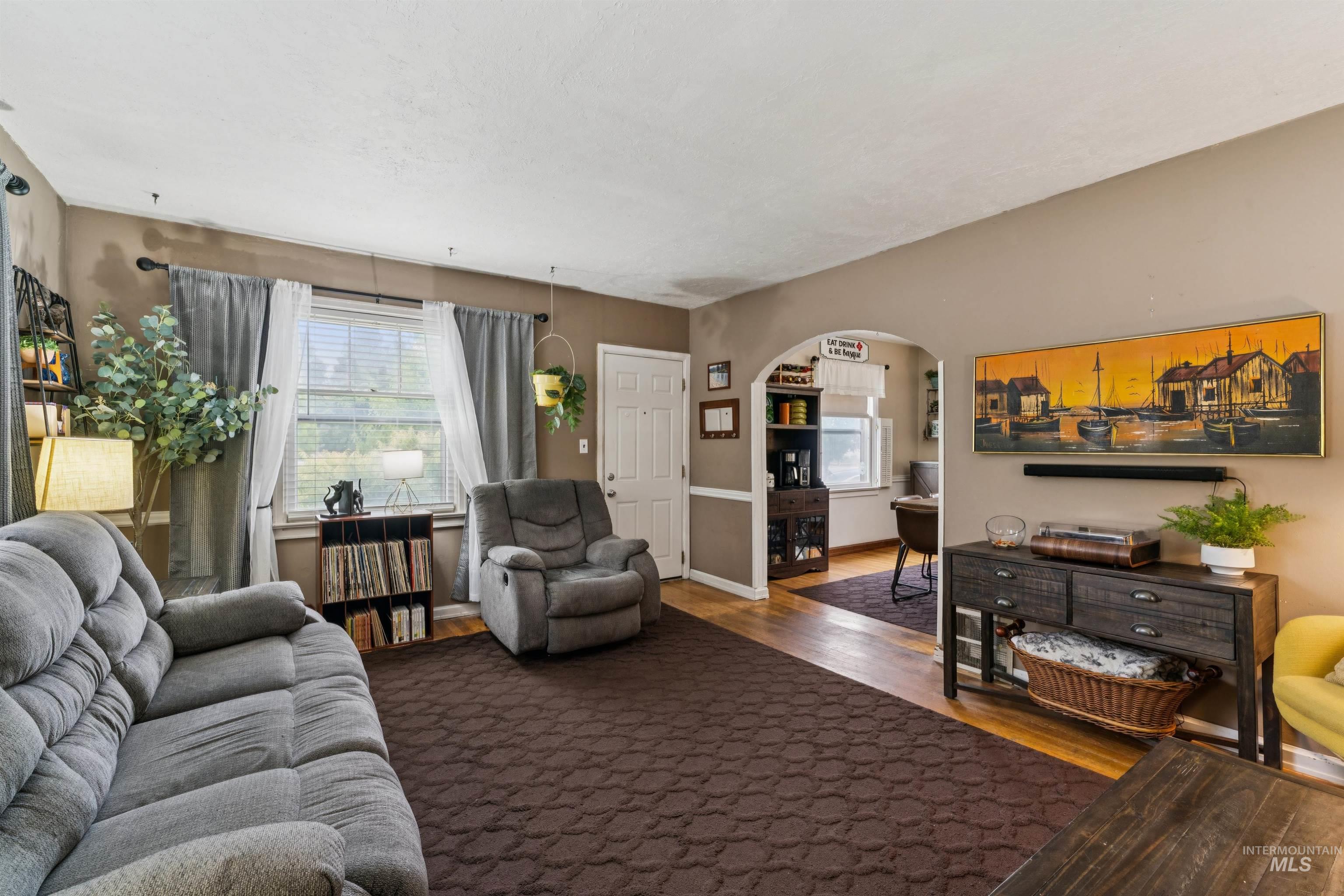 412 E Pine Avenue Property Photo 6