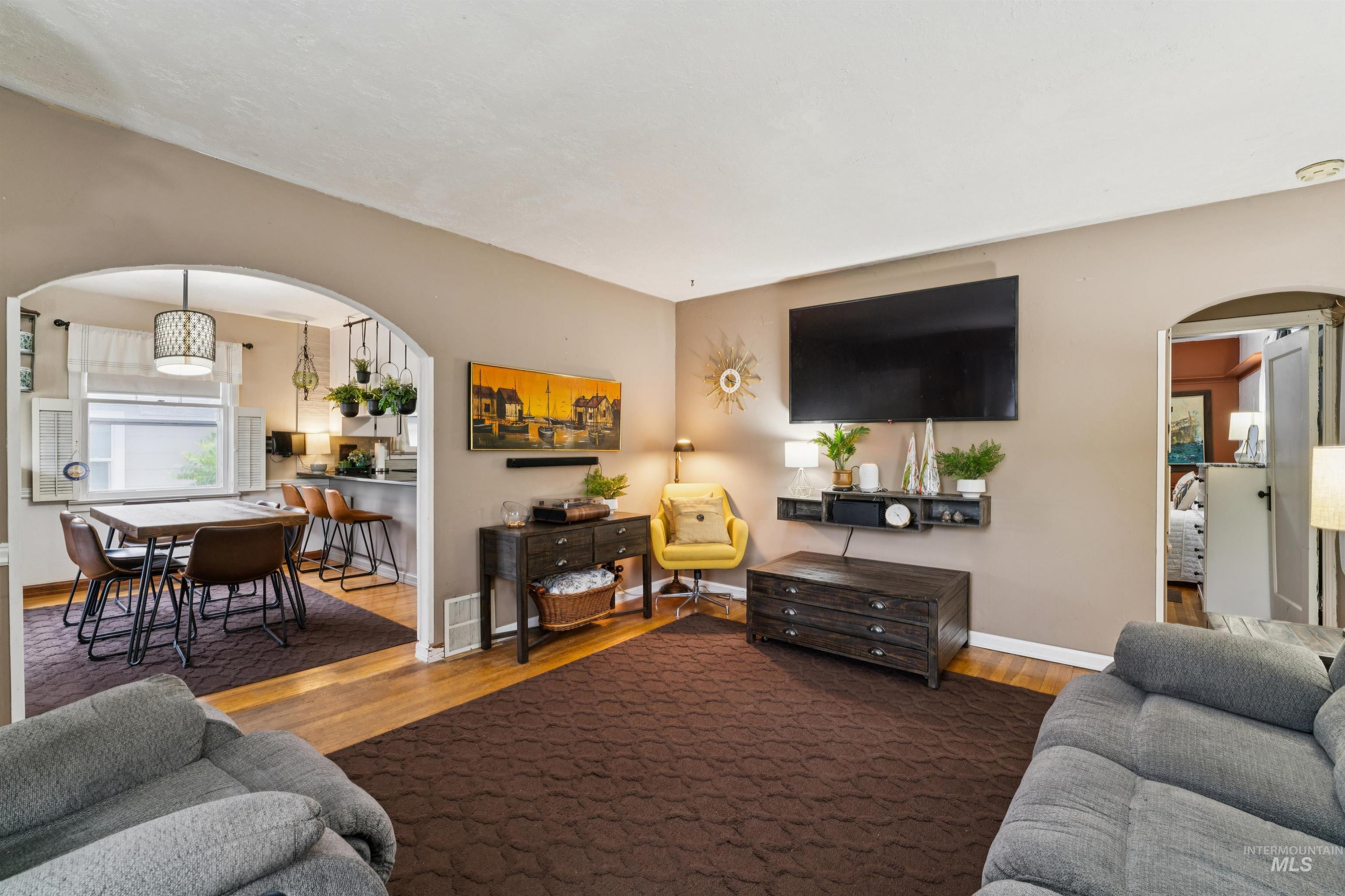 412 E Pine Avenue Property Photo 7