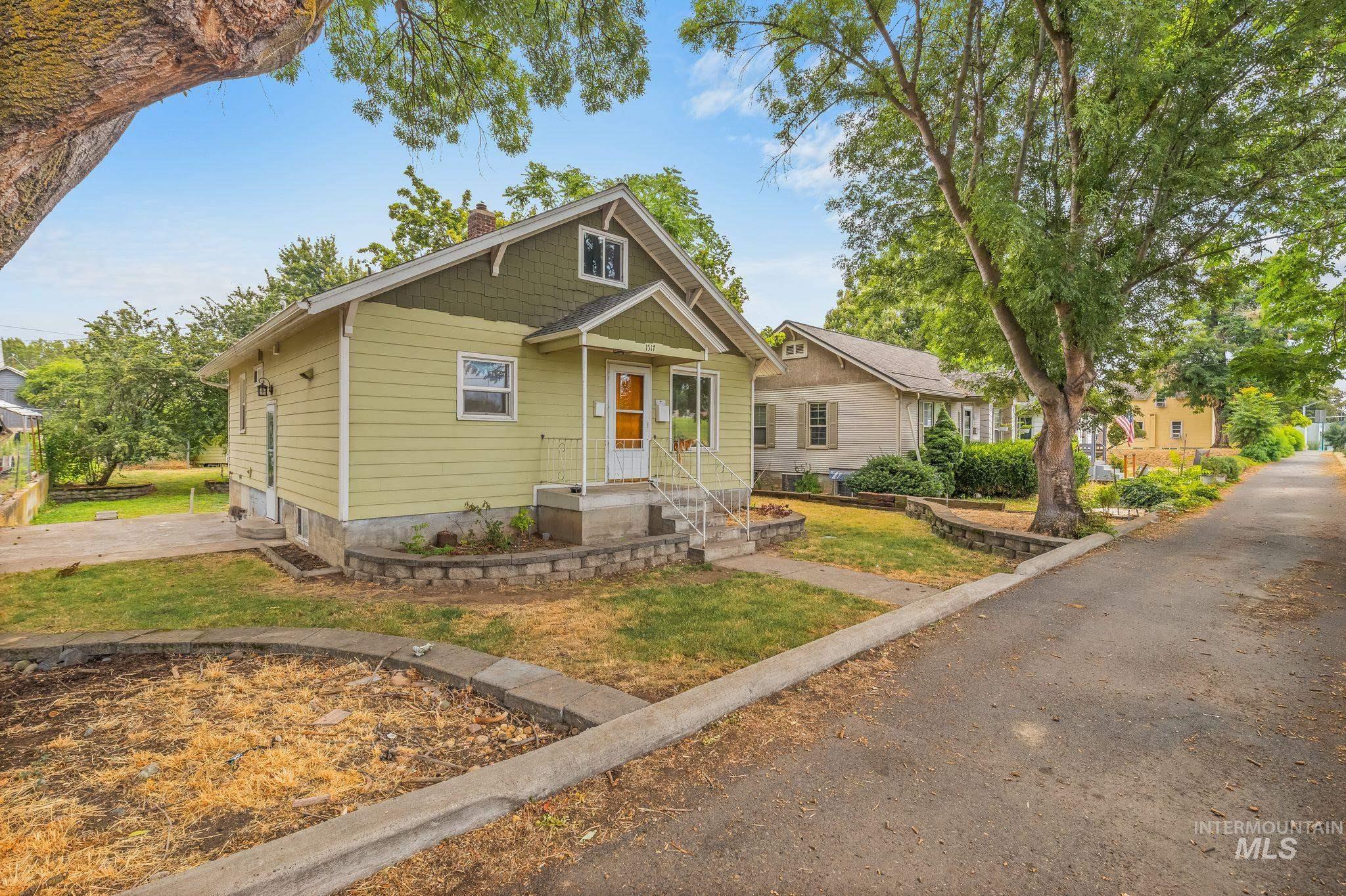 1517 11th Avenue Property Photo 2