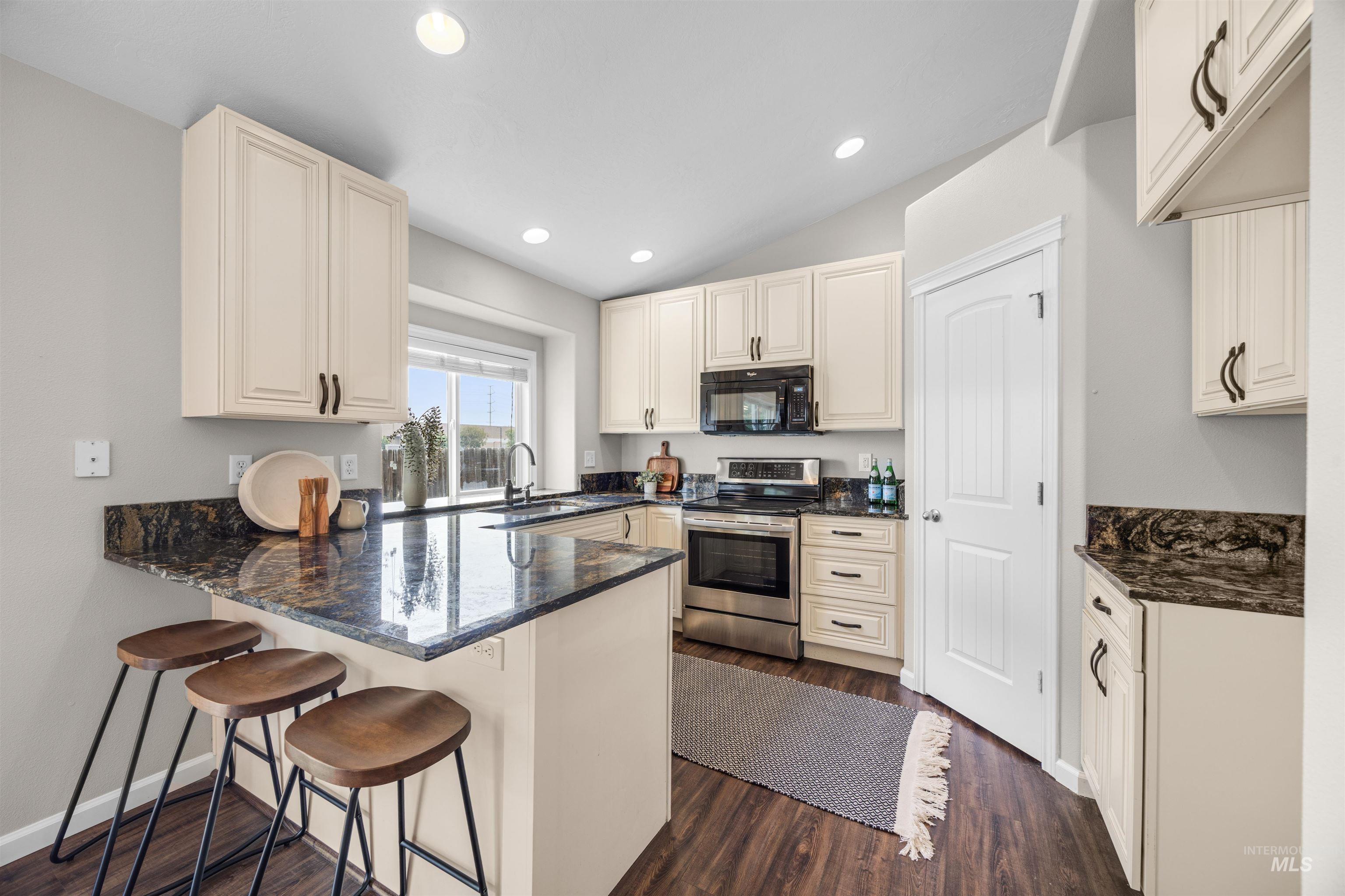 1671 W Apgar Creek Dr. Property Photo 14