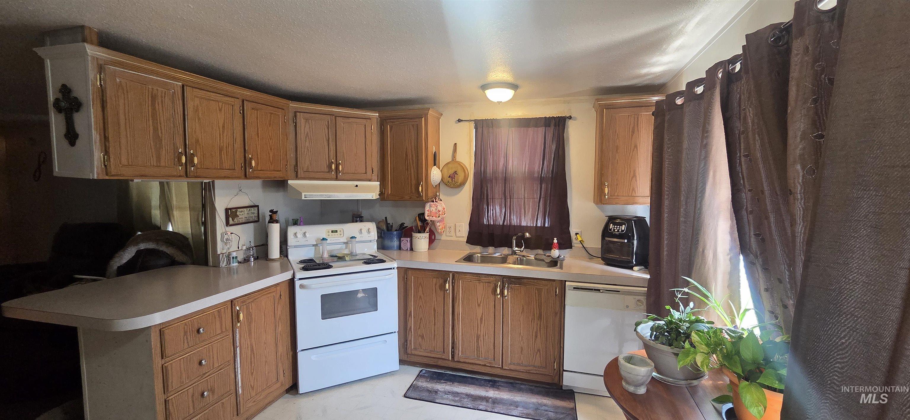 114 Hallet St Property Photo 2
