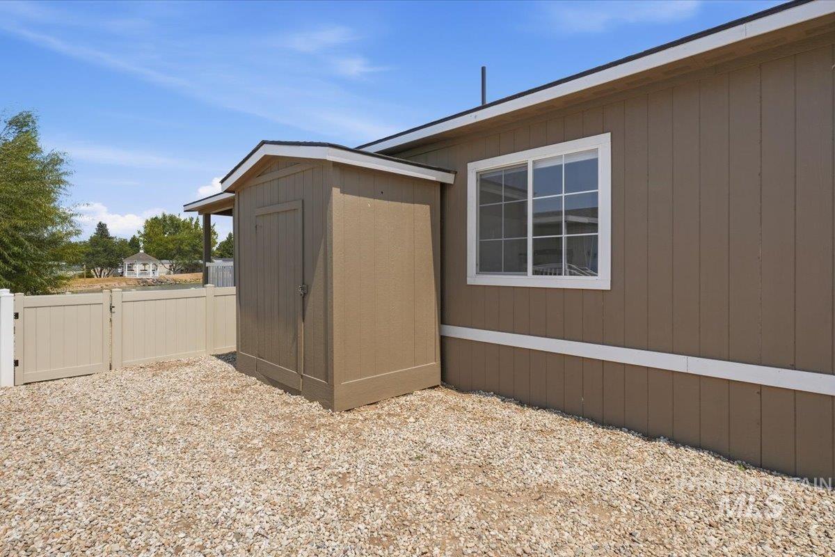 2038 Blue Spruce Ln Property Photo 6