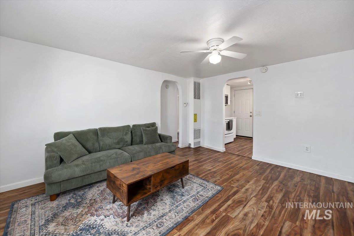 430 Eden St N Property Photo 5