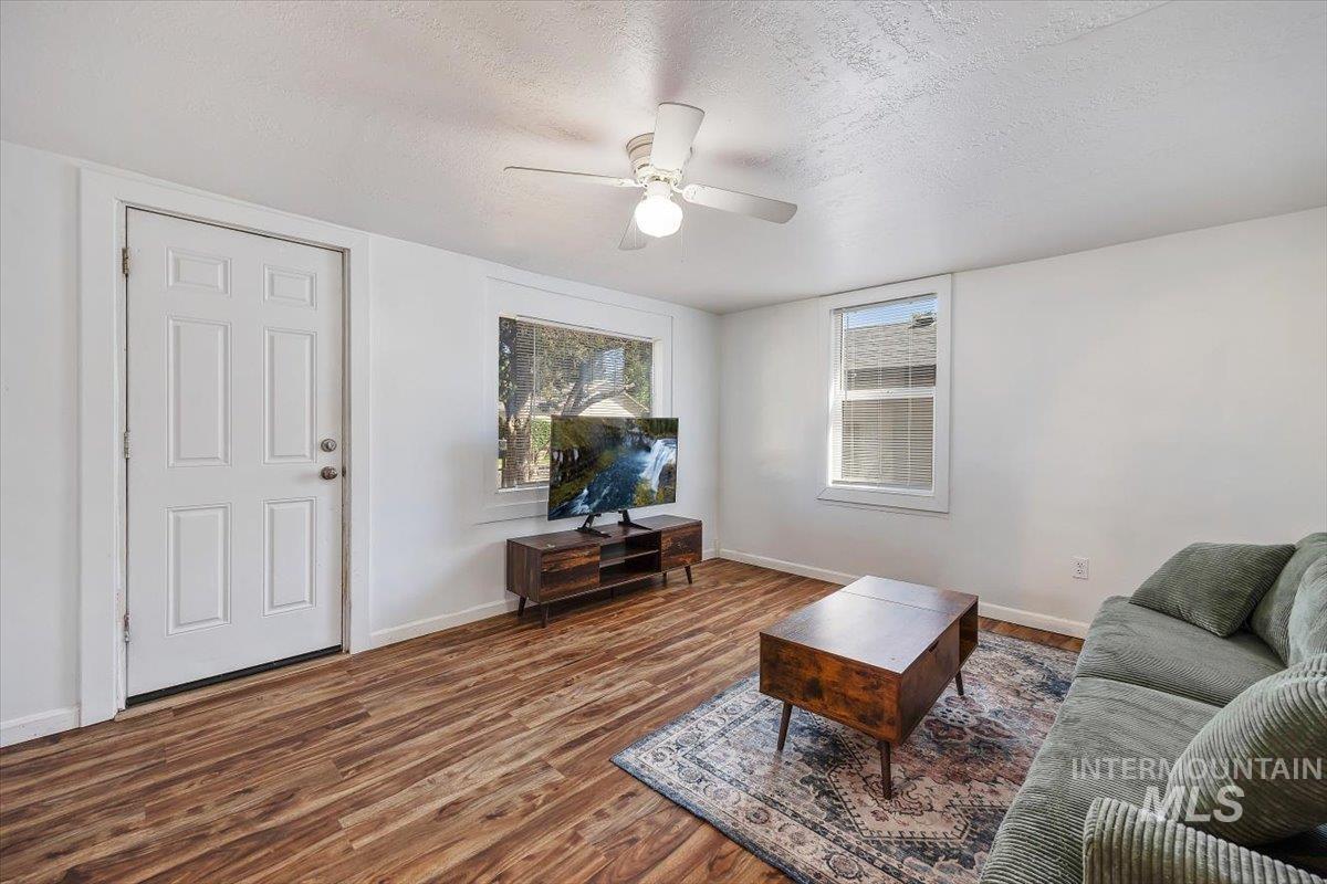 430 Eden St N Property Photo 6