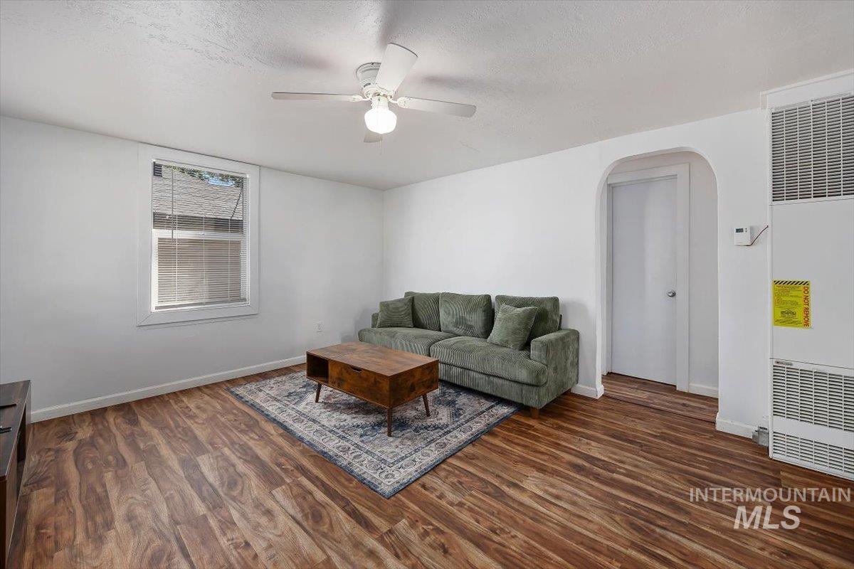 430 Eden St N Property Photo 7