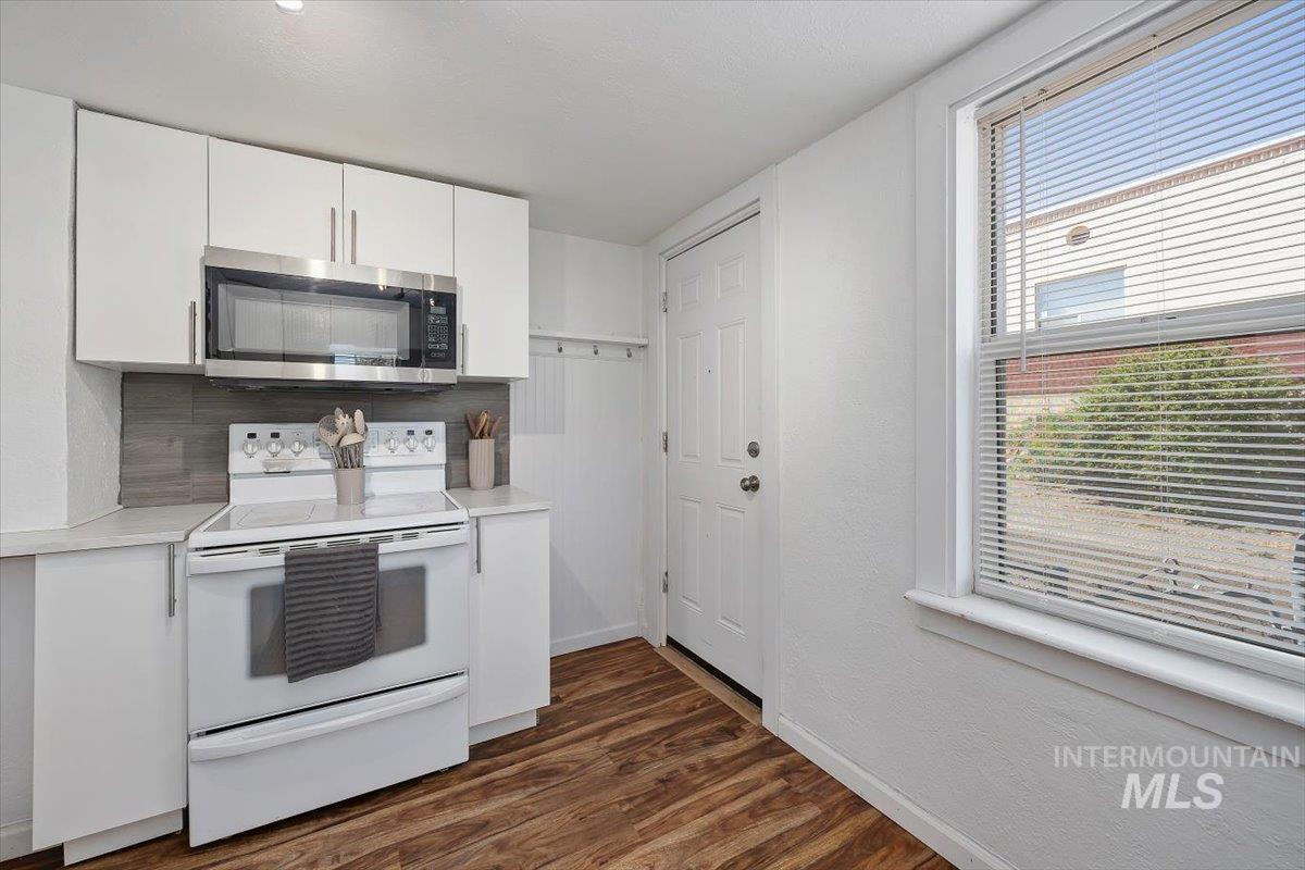 430 Eden St N Property Photo 12