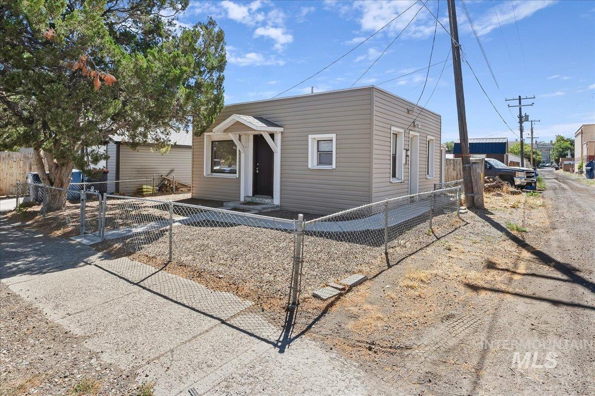 430 Eden St N Property Photo 19