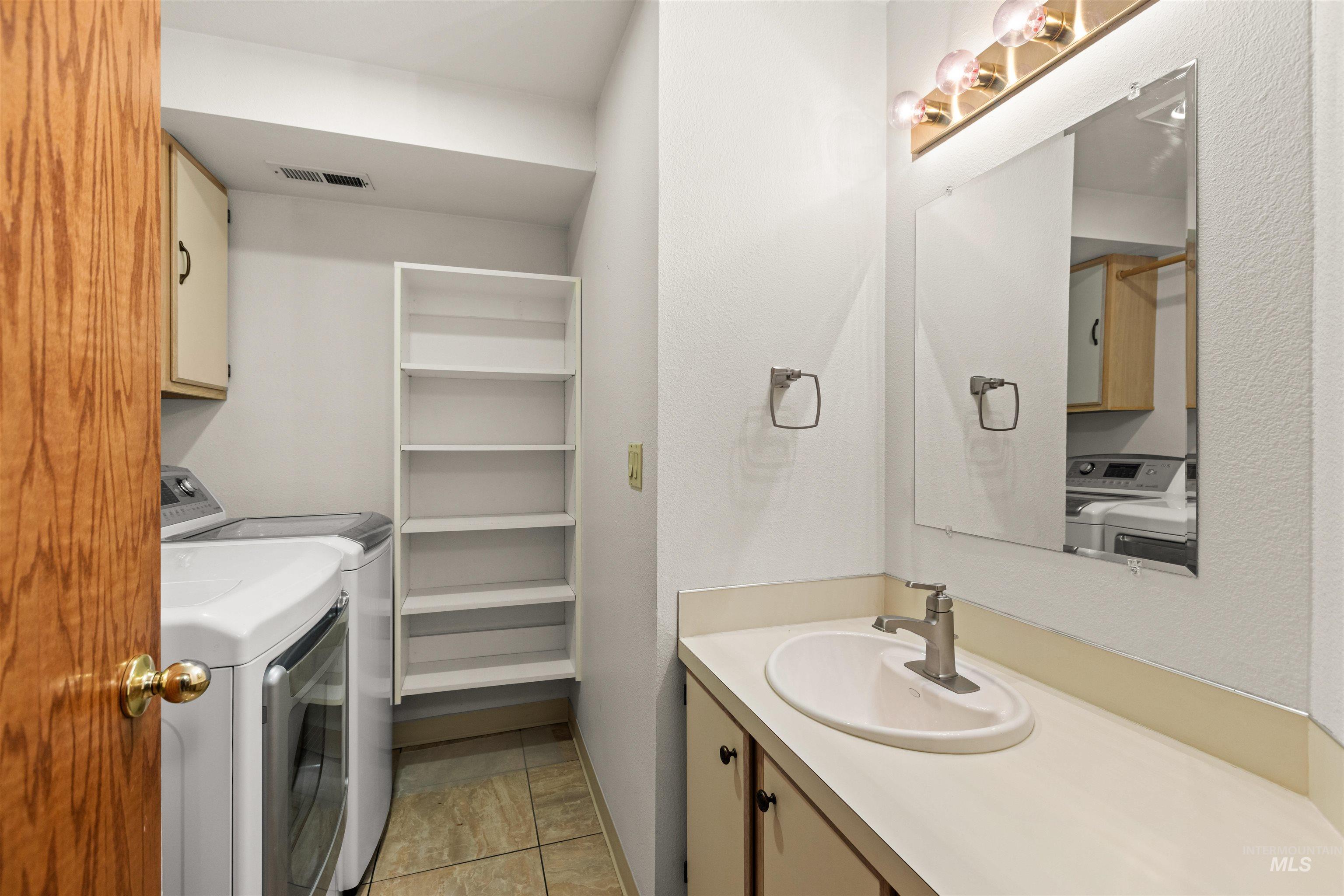6811 W Preece Ln Property Photo 5