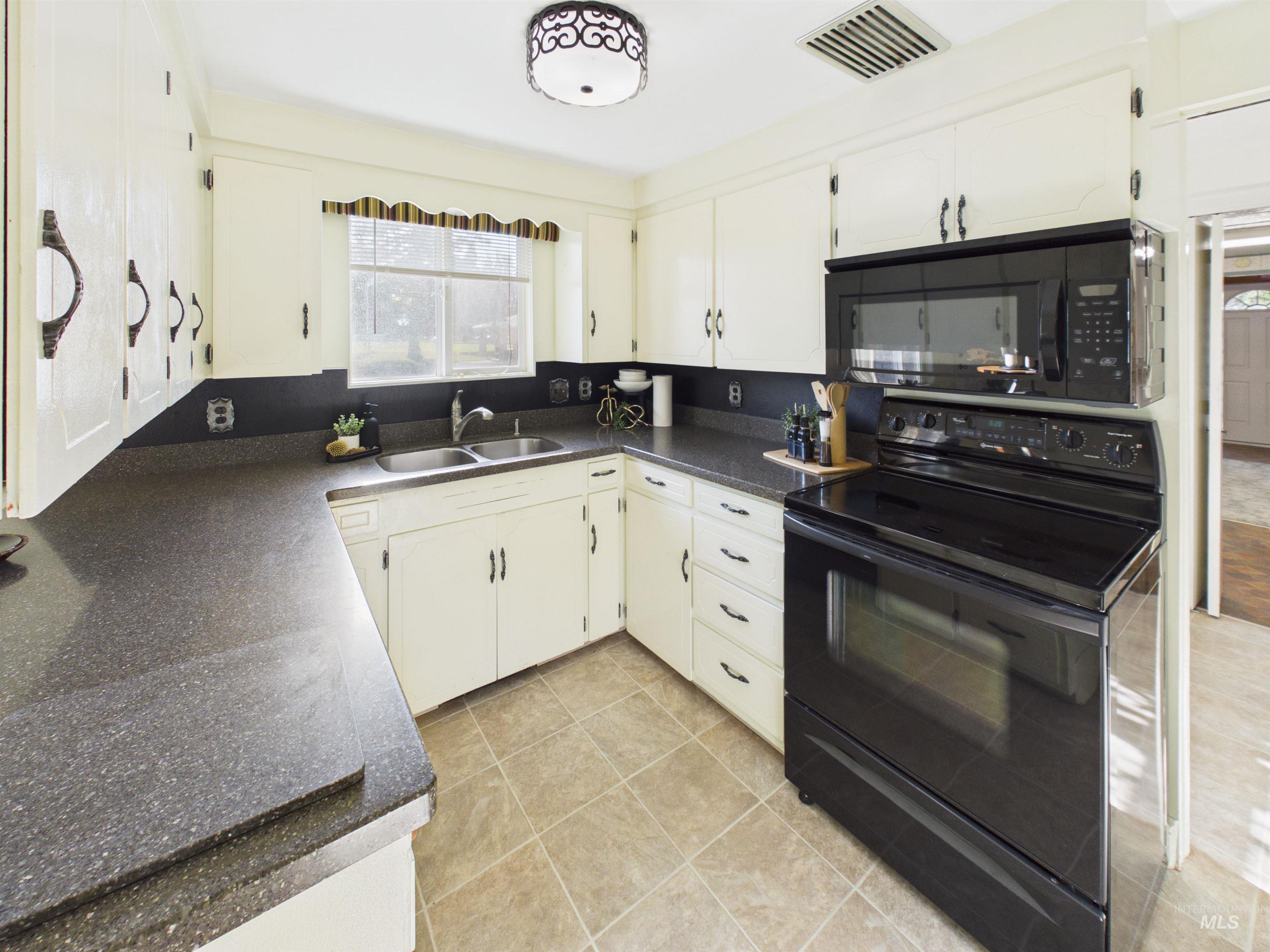 334 S 4th Street Property Photo 4
