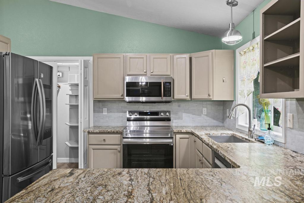 110 E Mckinley St. Property Photo 16