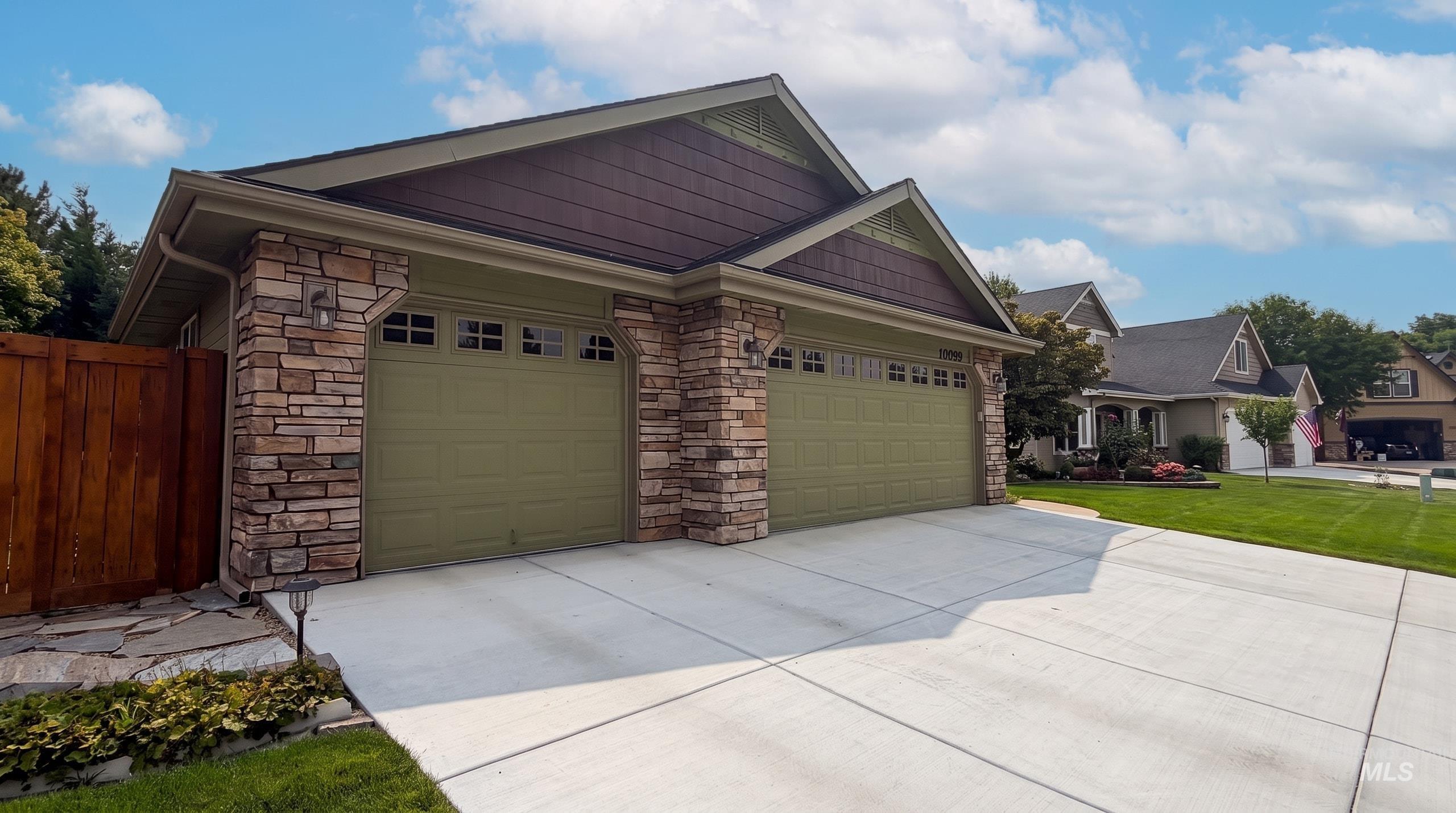 10099 W Arrowleaf Court Property Photo 3