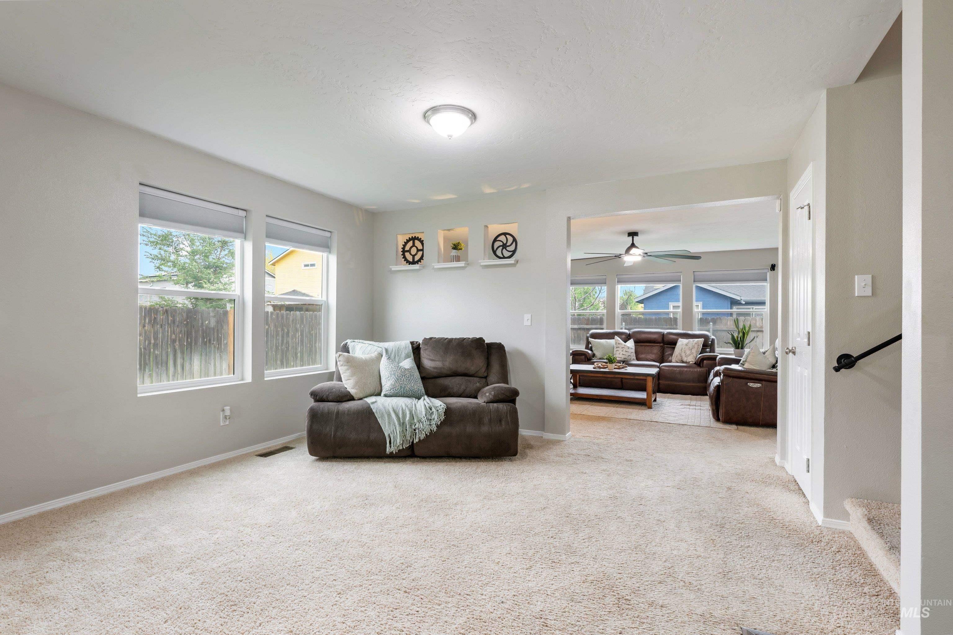 660 Sw Nugget St Property Photo 6