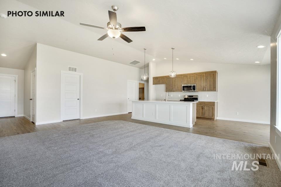1350 Dawn St Property Photo 6