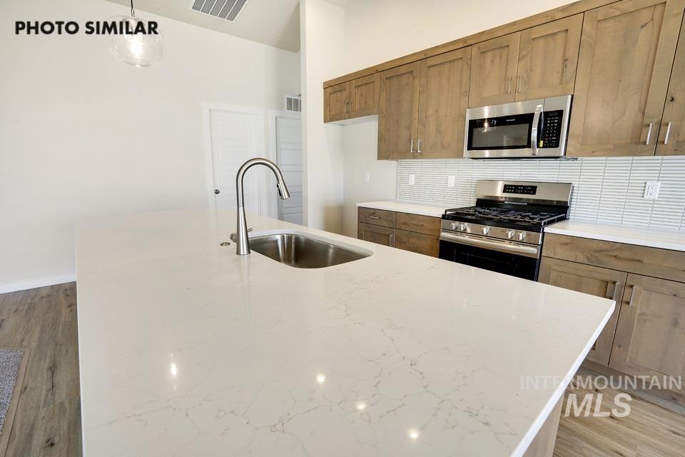 1350 Dawn St Property Photo 13