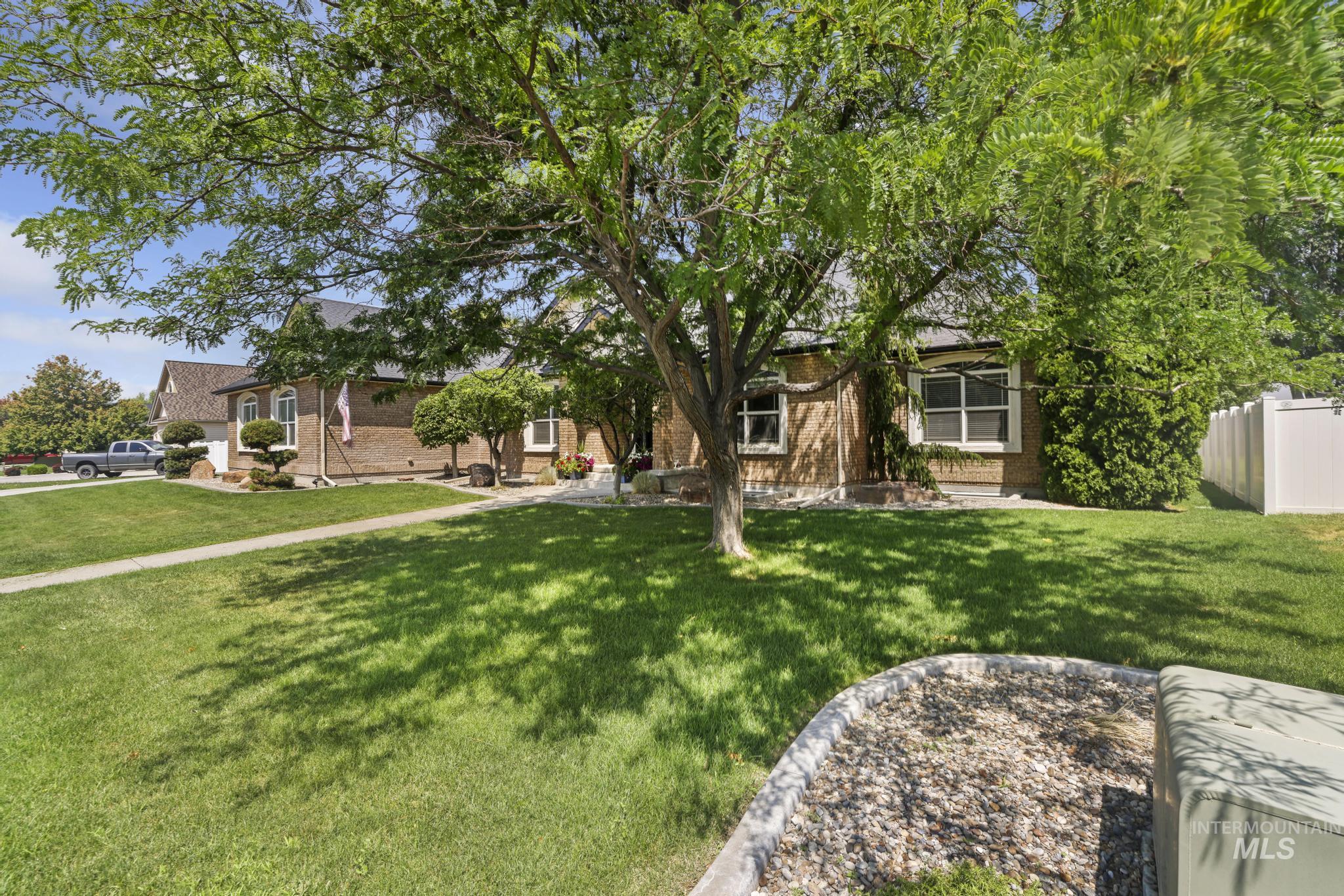 881 Morning Sun Dr Property Photo 3
