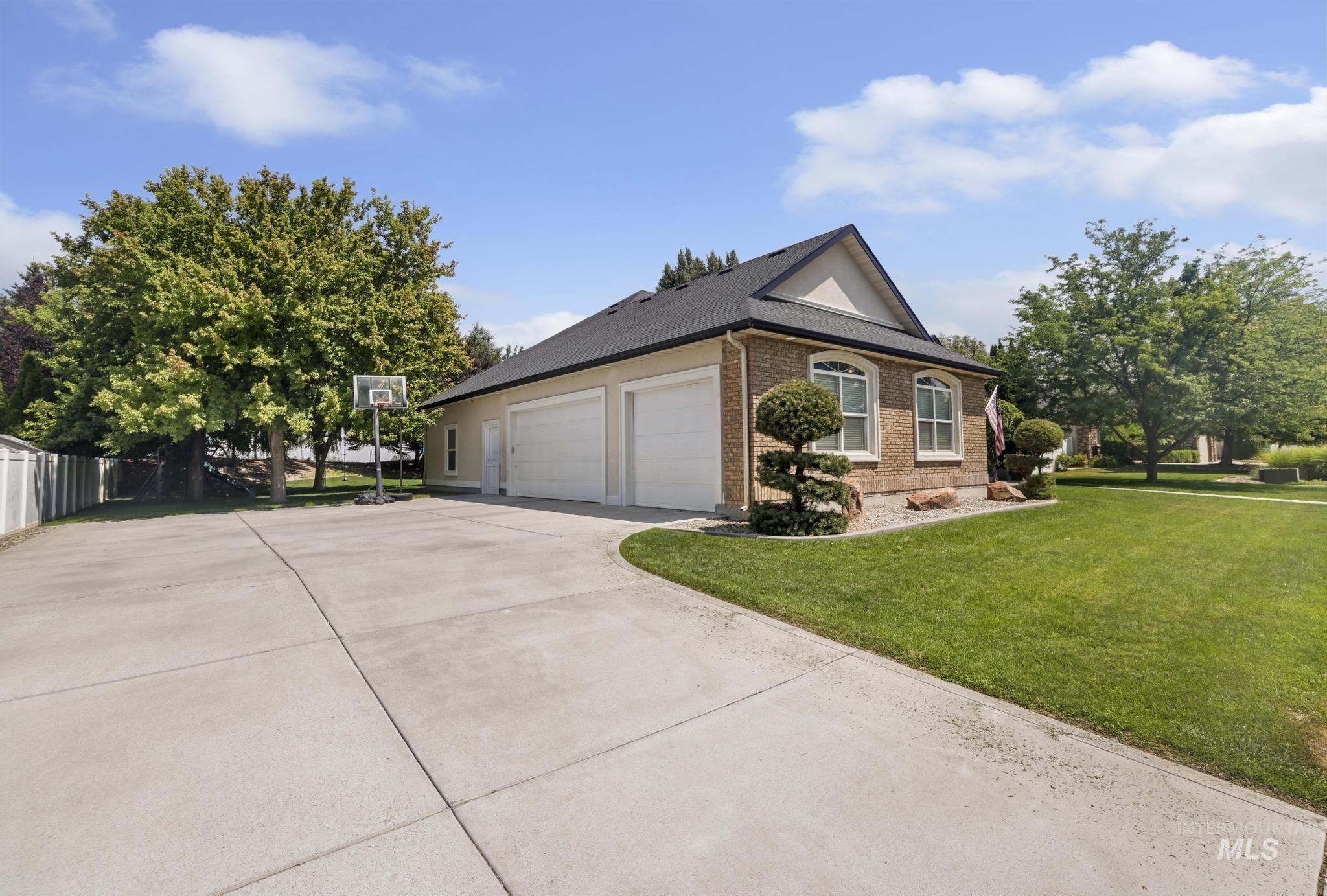 881 Morning Sun Dr Property Photo 4