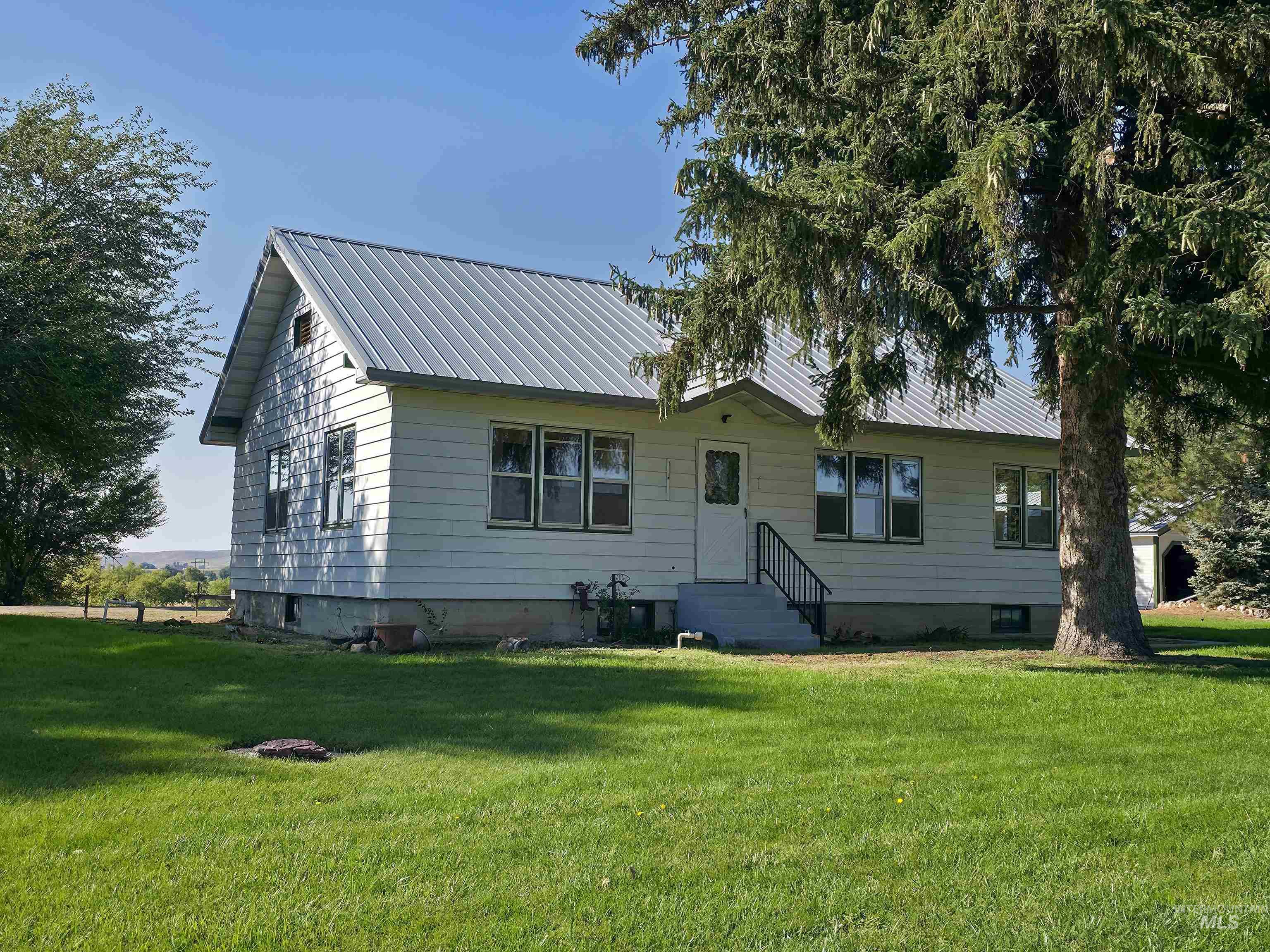 1199 County Rd 70 Property Photo 3
