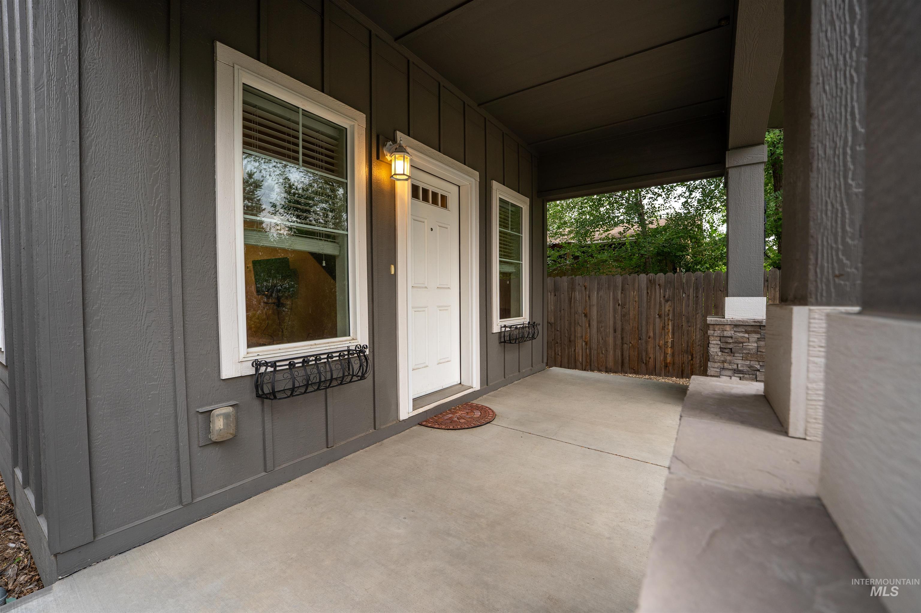 6414 W Russett Property Photo 4