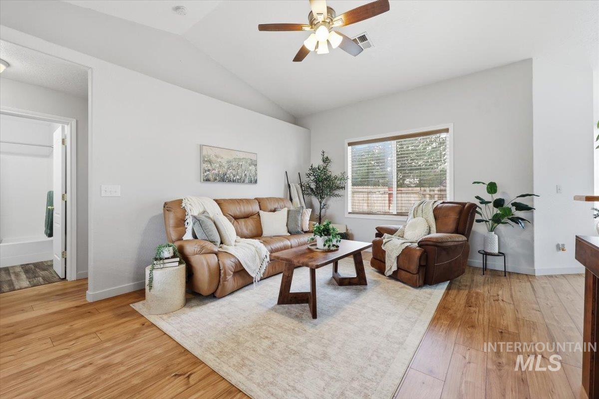 3912 Stonegate Way Property Photo 6