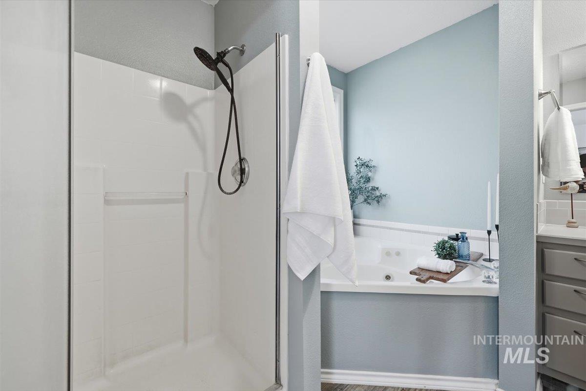 3912 Stonegate Way Property Photo 20