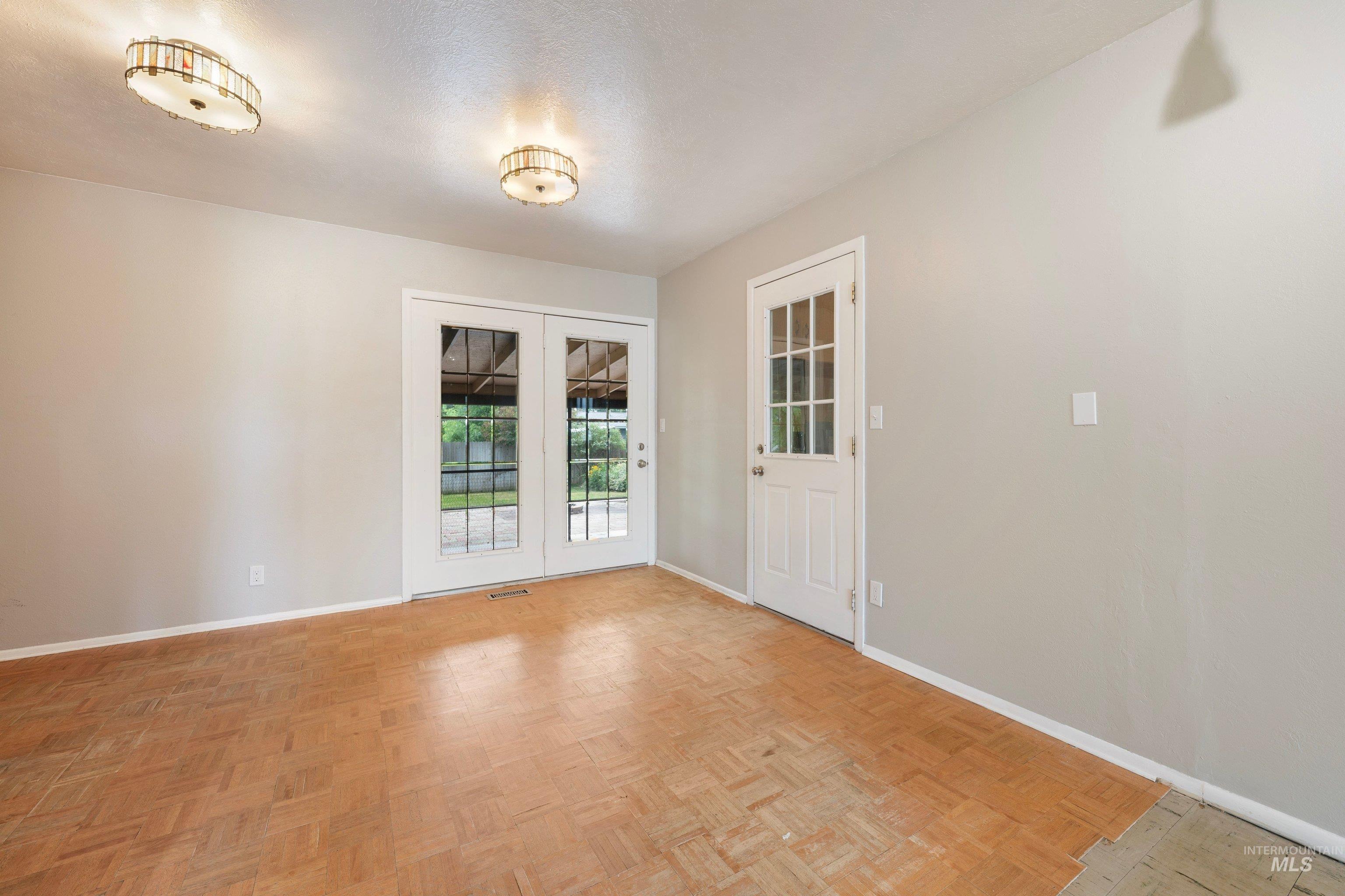 6307 W Colonial Drive Property Photo 5