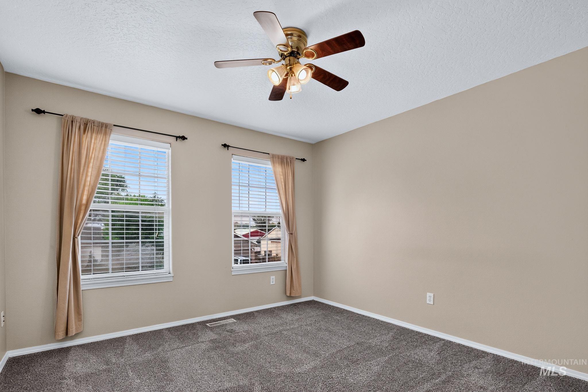 713 S Valley Dr Property Photo 30