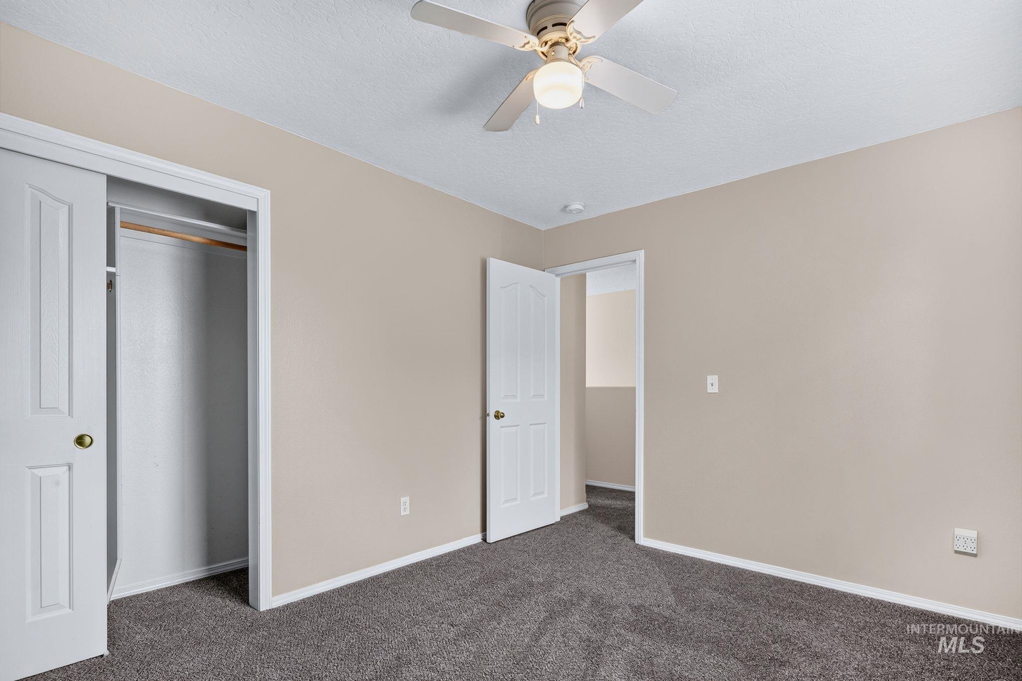 713 S Valley Dr Property Photo 40