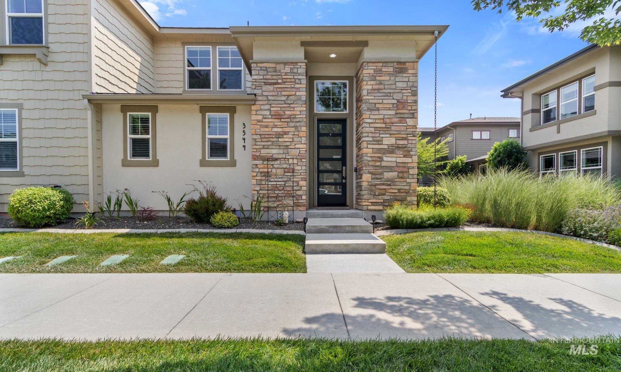 3544 S Pheasant Tail Way Property Photo 3