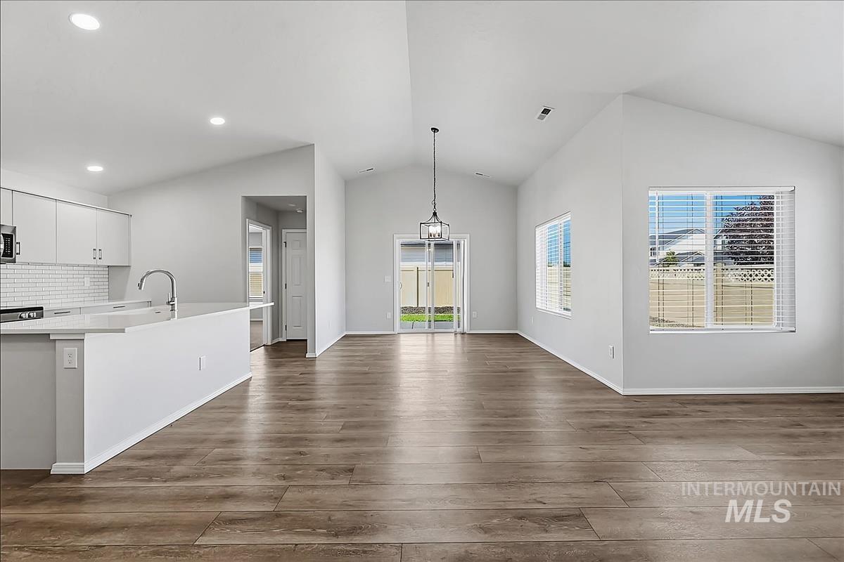 2574 E Whisper Wind Dr Property Photo 24