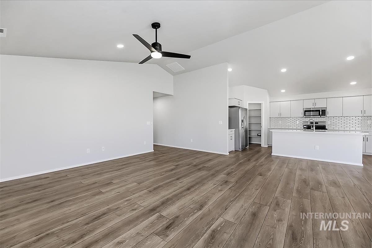 2574 E Whisper Wind Dr Property Photo 28
