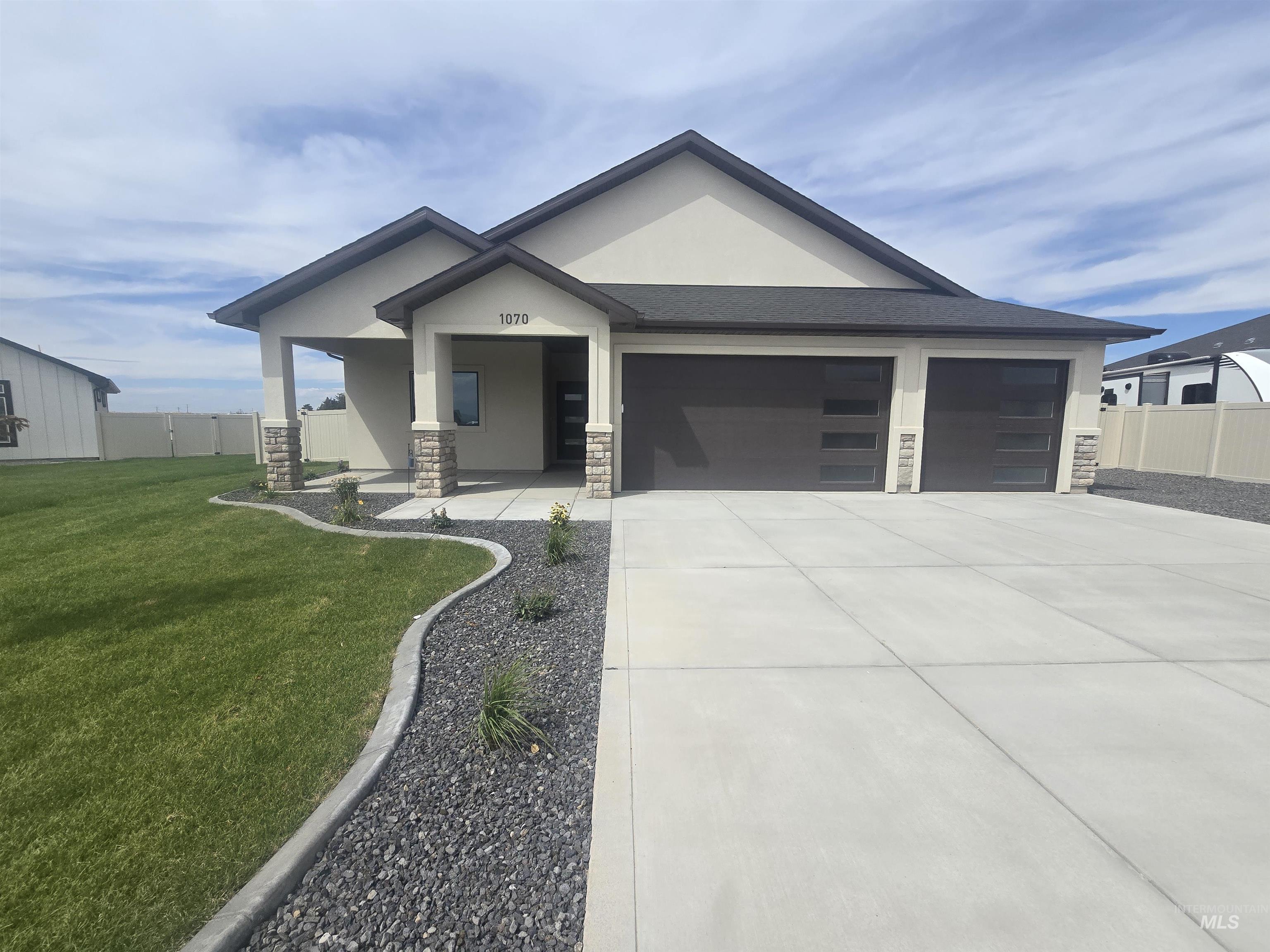 1070 Adamite Road Property Photo 1