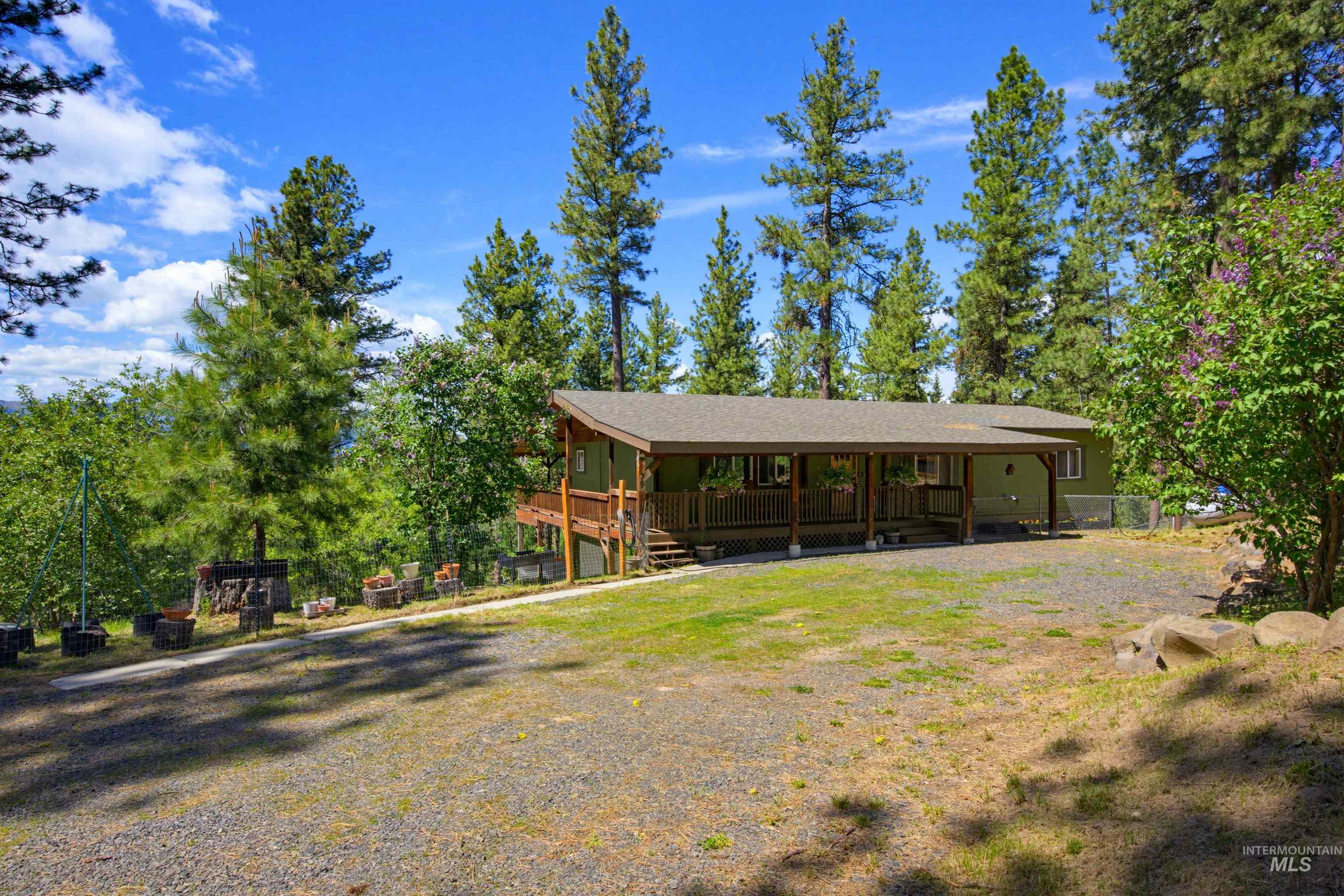79 Sunset Loop Property Photo 1