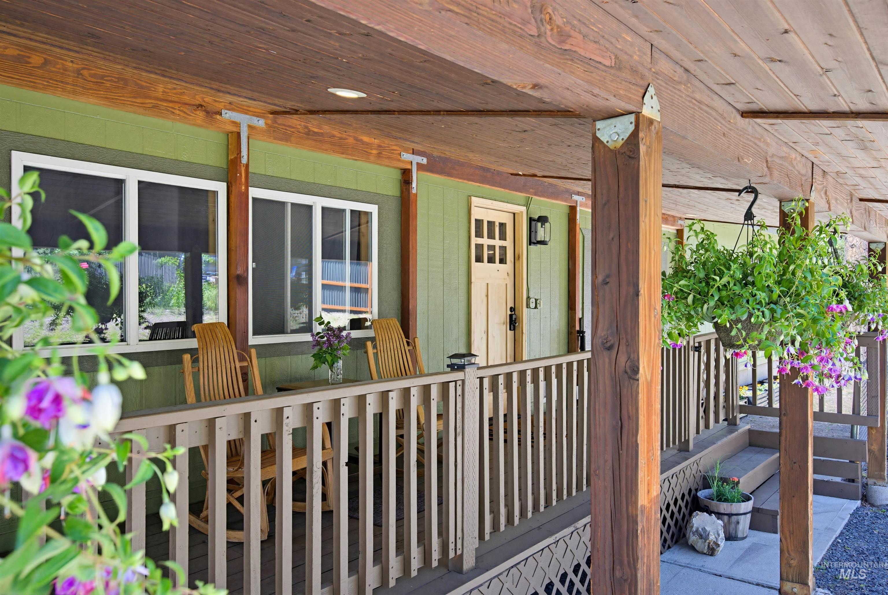 79 Sunset Loop Property Photo 3