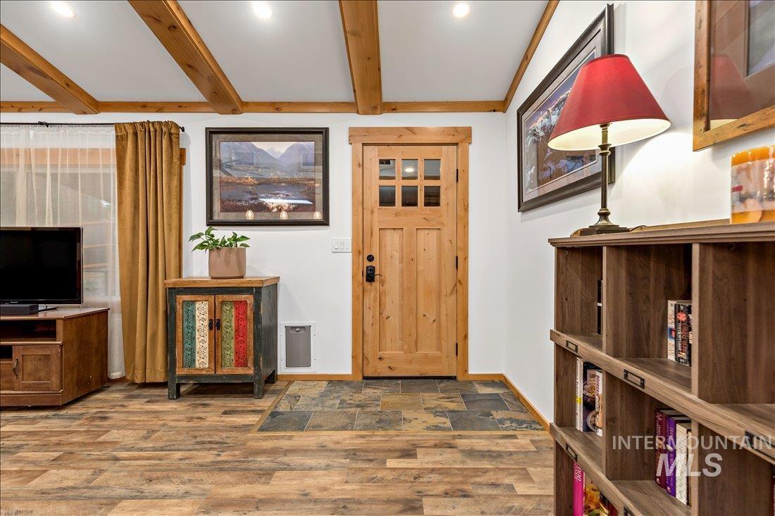79 Sunset Loop Property Photo 4