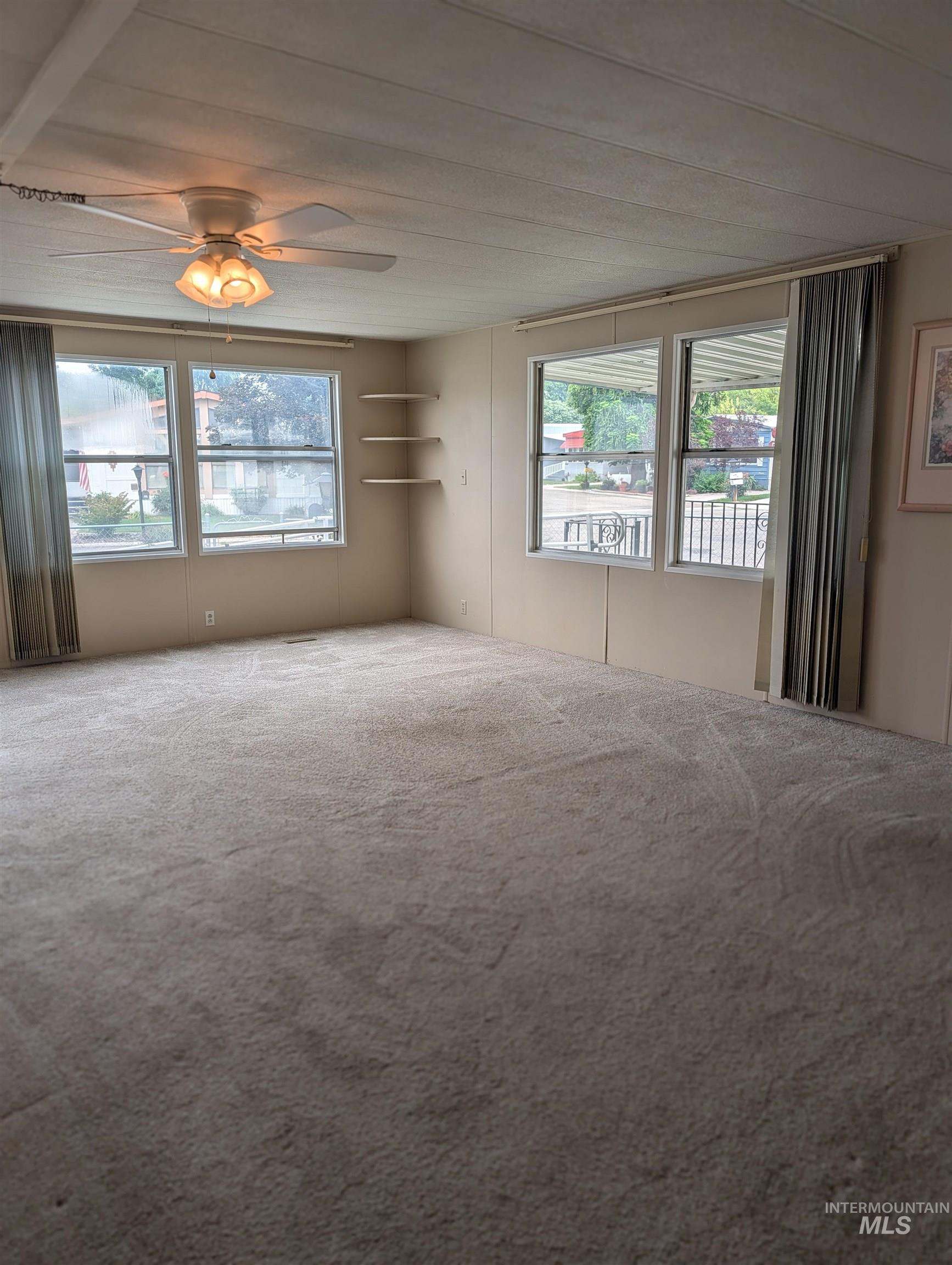 323 W Oak Circle Property Photo 6