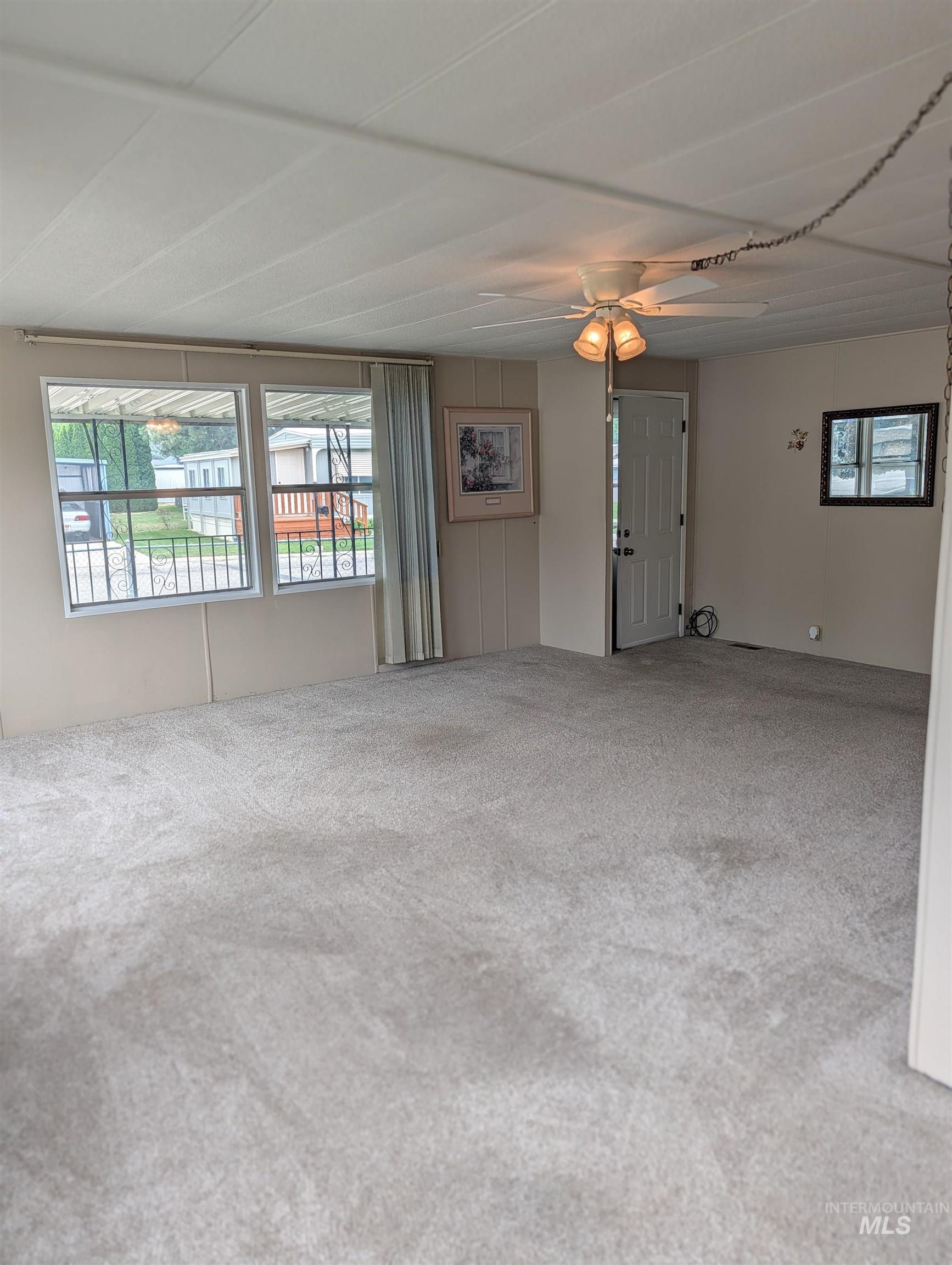 323 W Oak Circle Property Photo 7