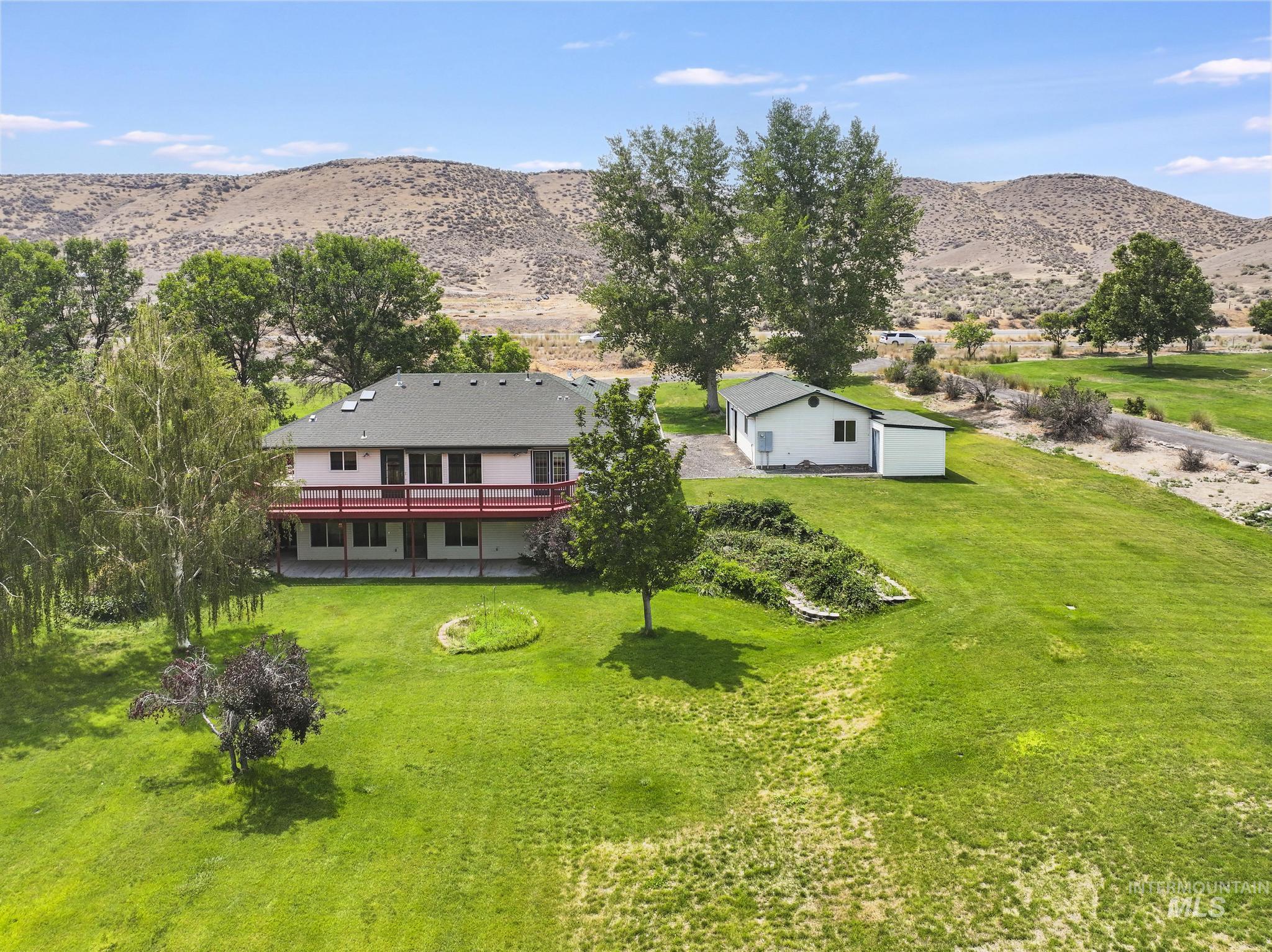 19010 Hwy 30 Property Photo 1