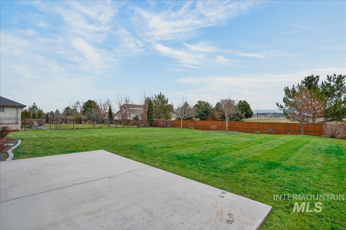 604 S Rivermist Ave Property Photo 41