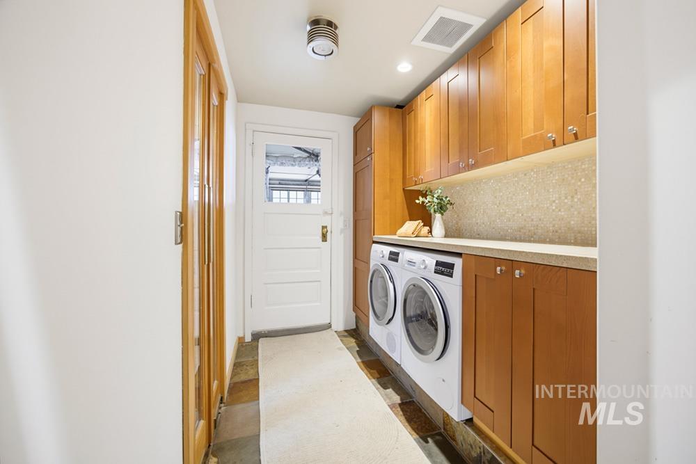 119 S Walnut St Property Photo 18