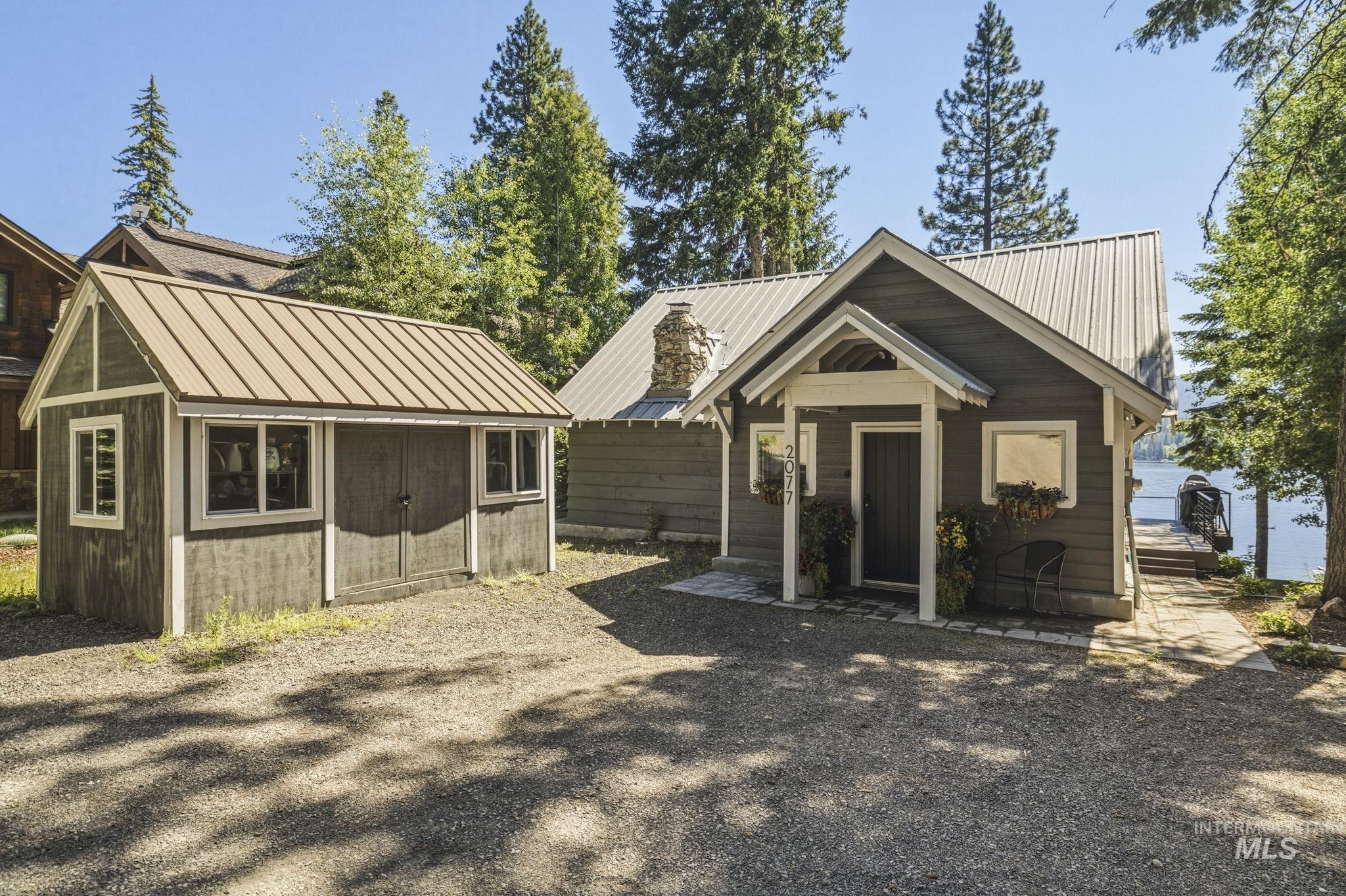 2077 Turkey Ln Property Photo 9