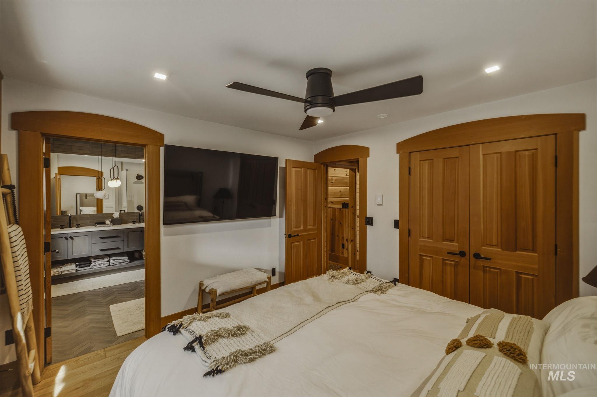 2077 Turkey Ln Property Photo 21