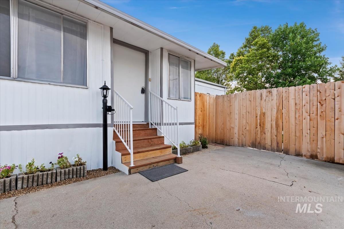 3686 S Clacton Way Property Photo 2