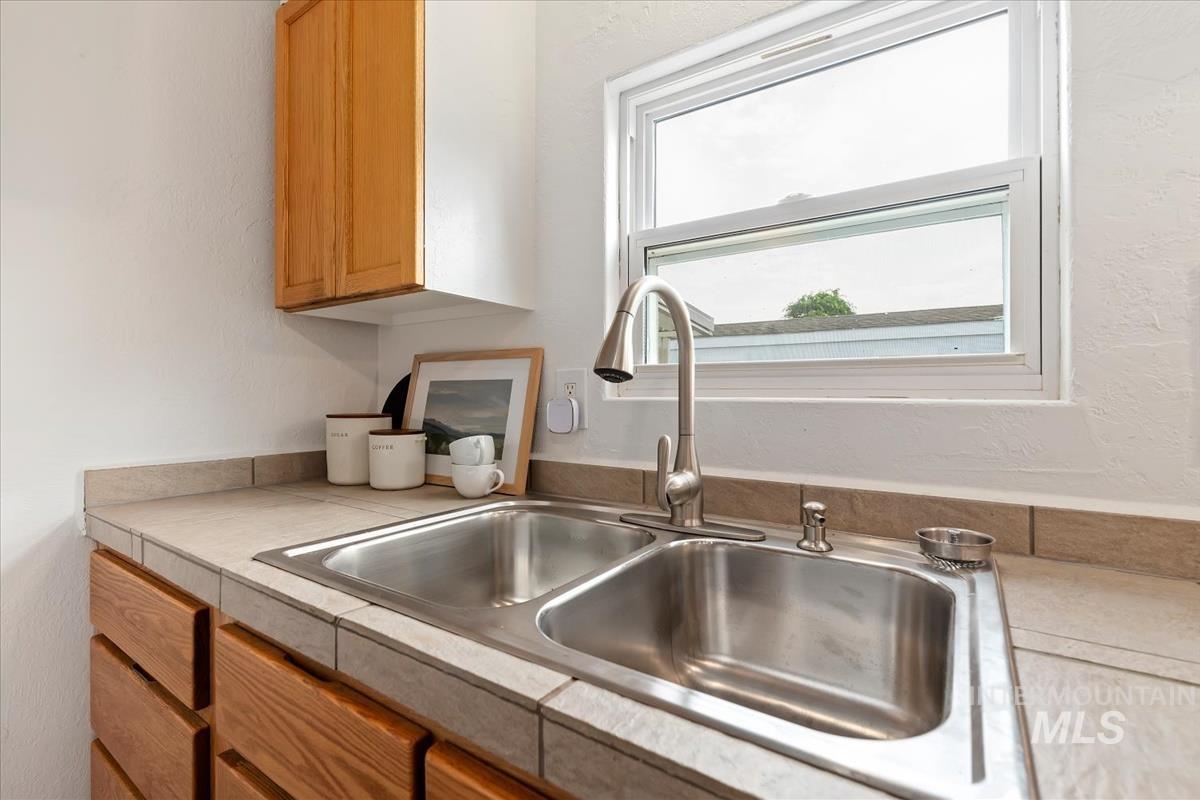 3686 S Clacton Way Property Photo 8