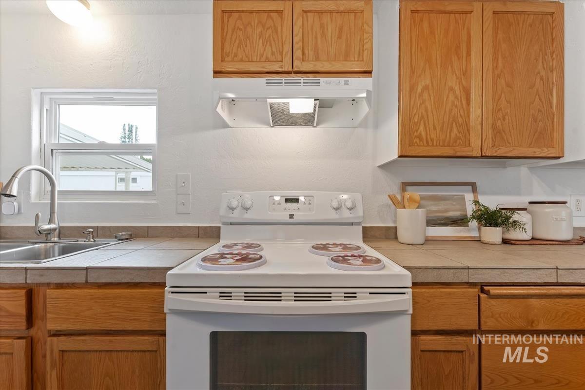 3686 S Clacton Way Property Photo 9