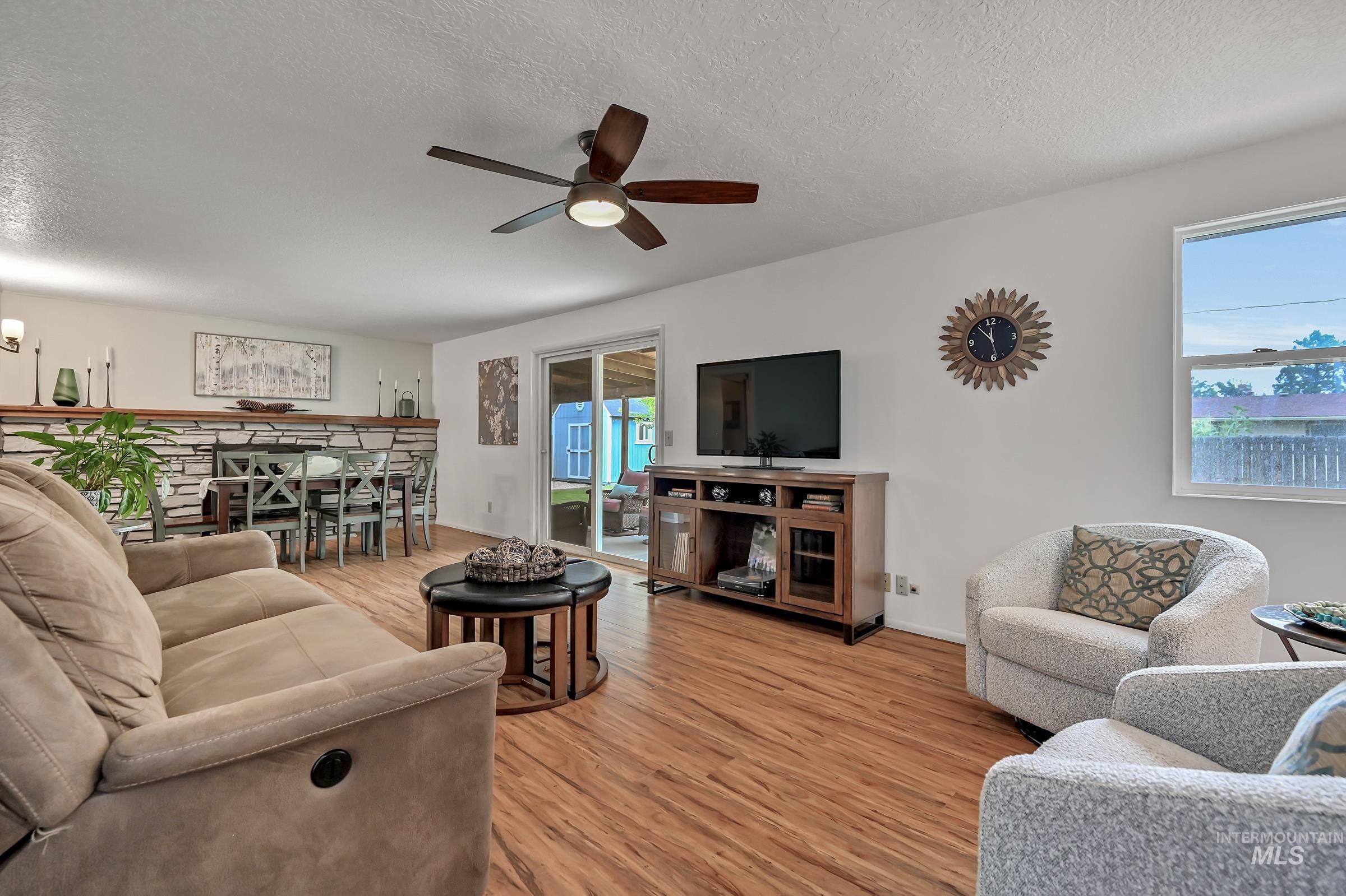 8820 W San Anita Property Photo 5