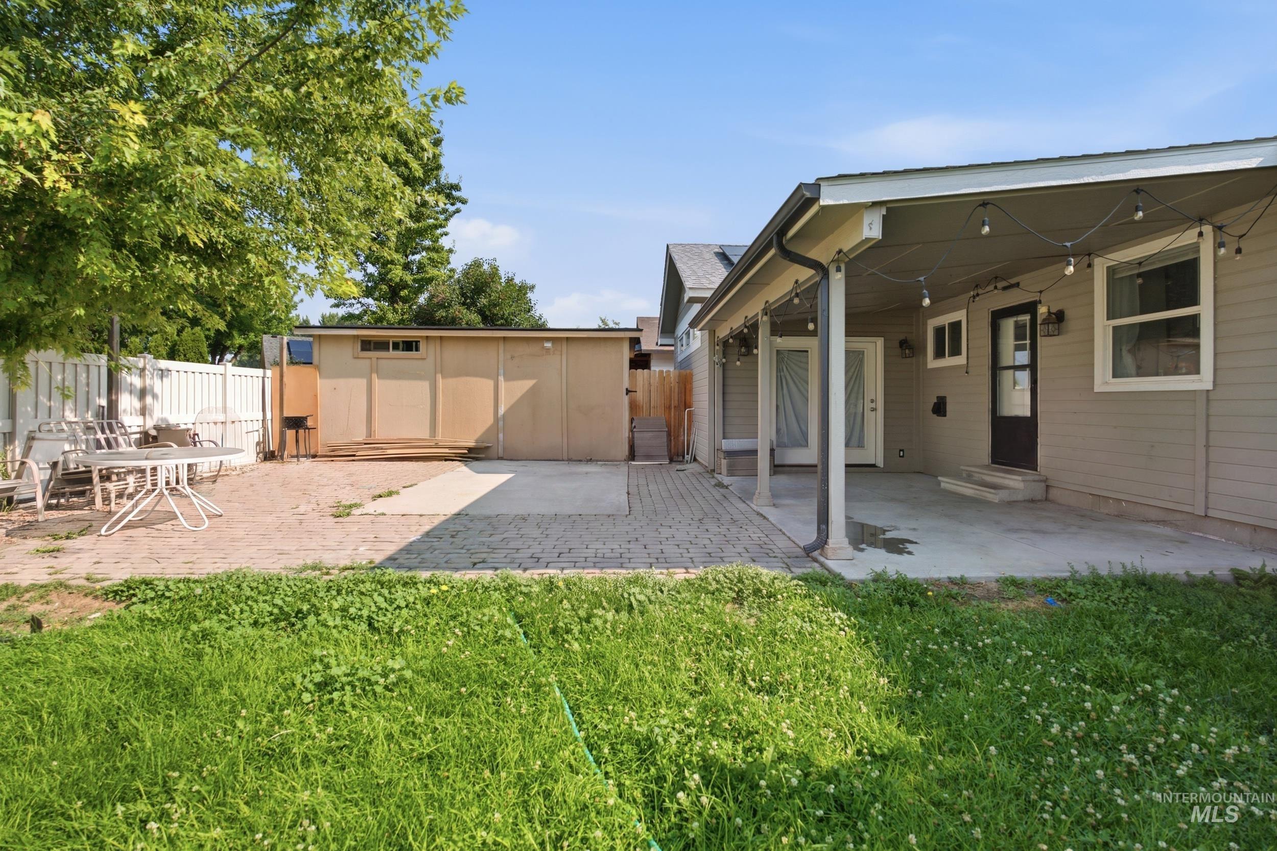 1205 Chicago St Property Photo 5