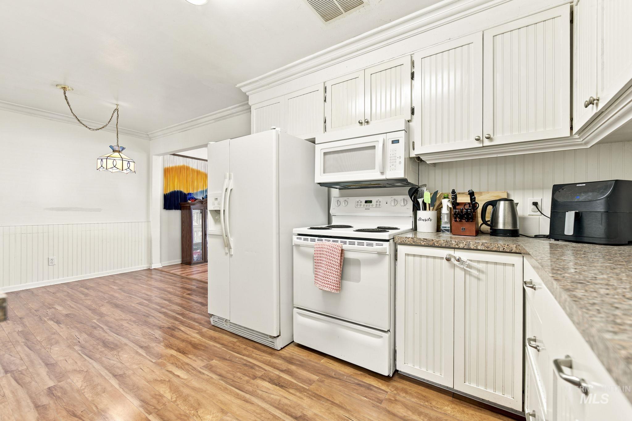 1609 E Beech St Property Photo 11